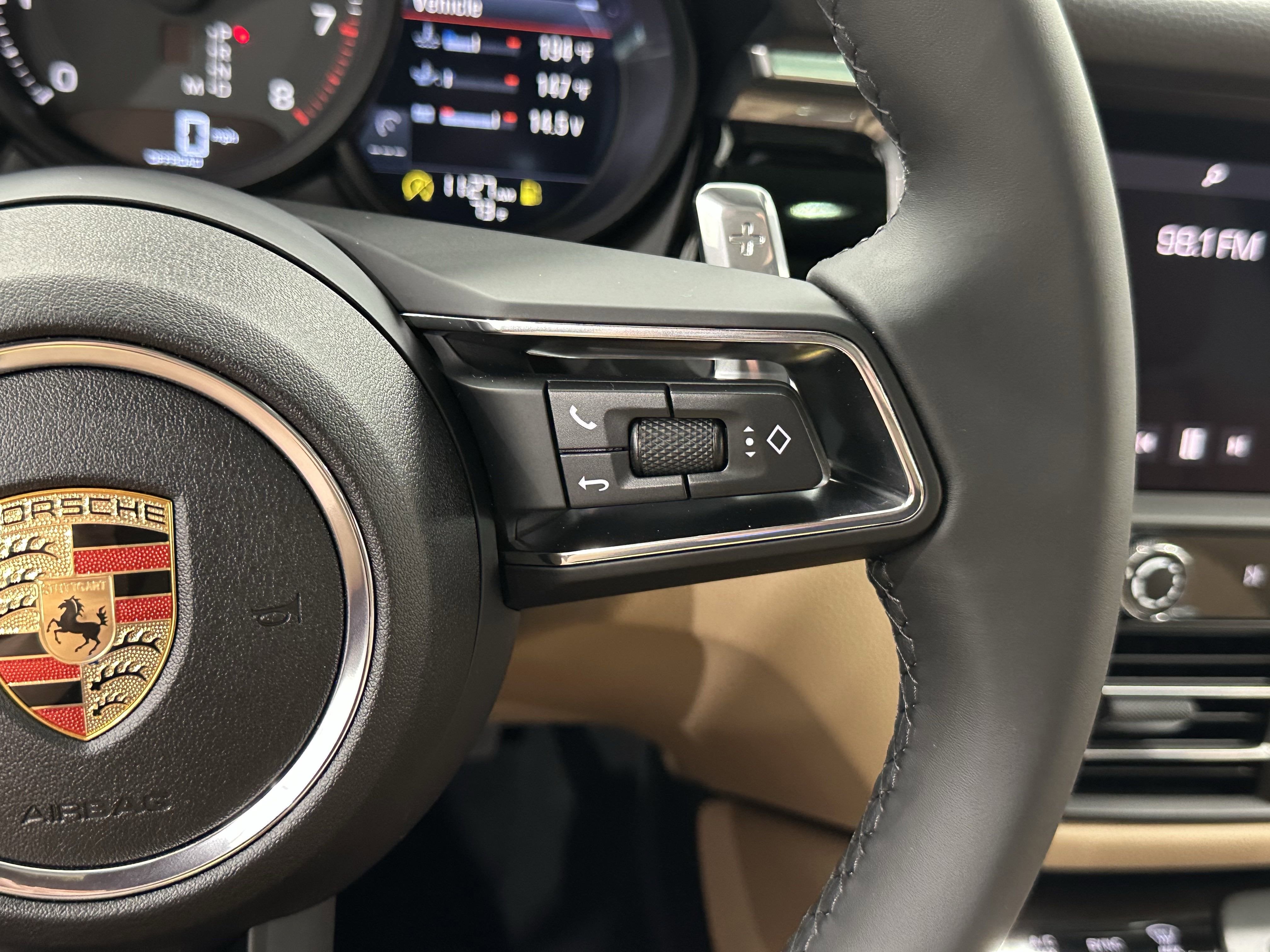 2025 Porsche Macan Base