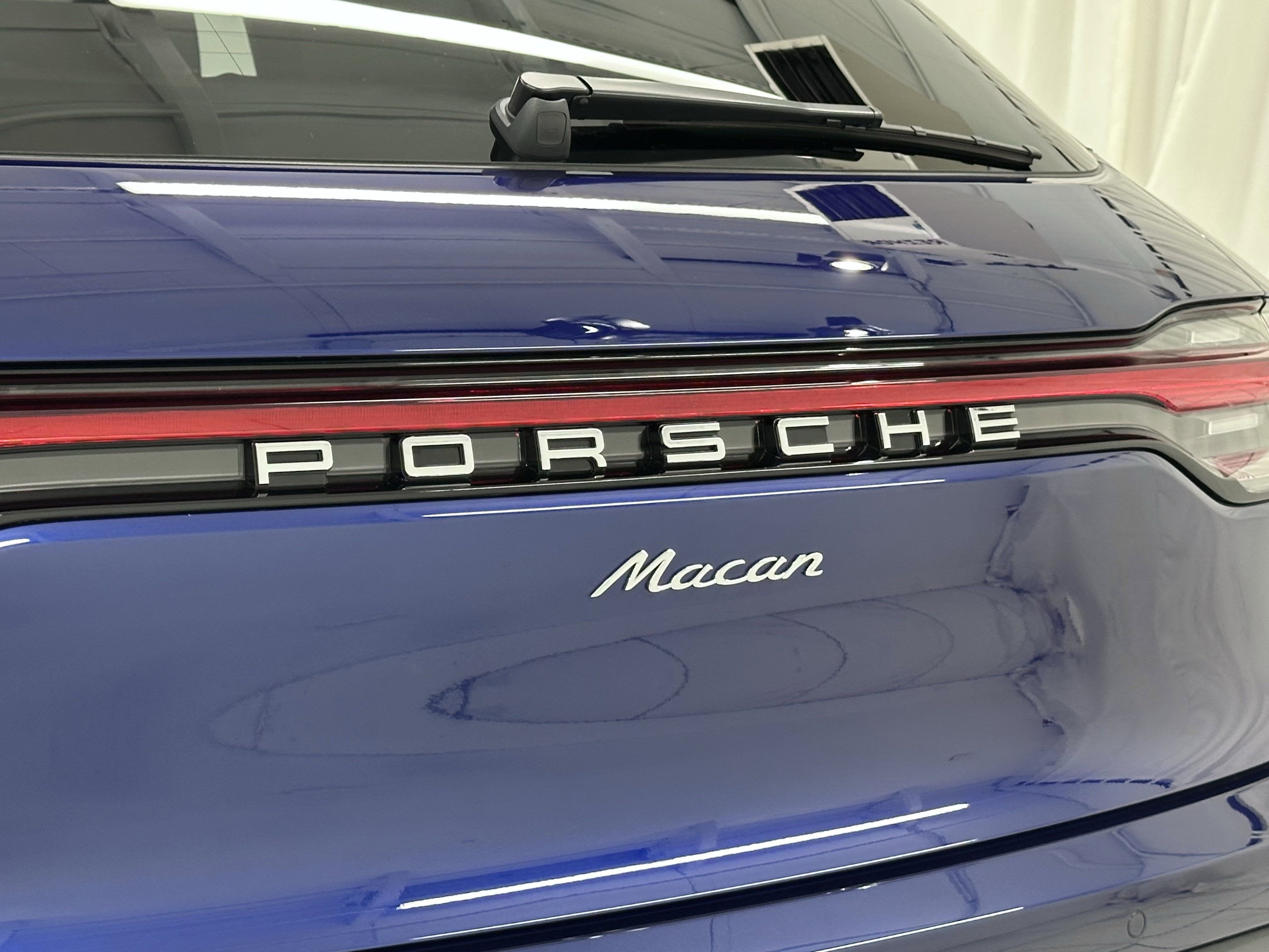 2025 Porsche Macan Base