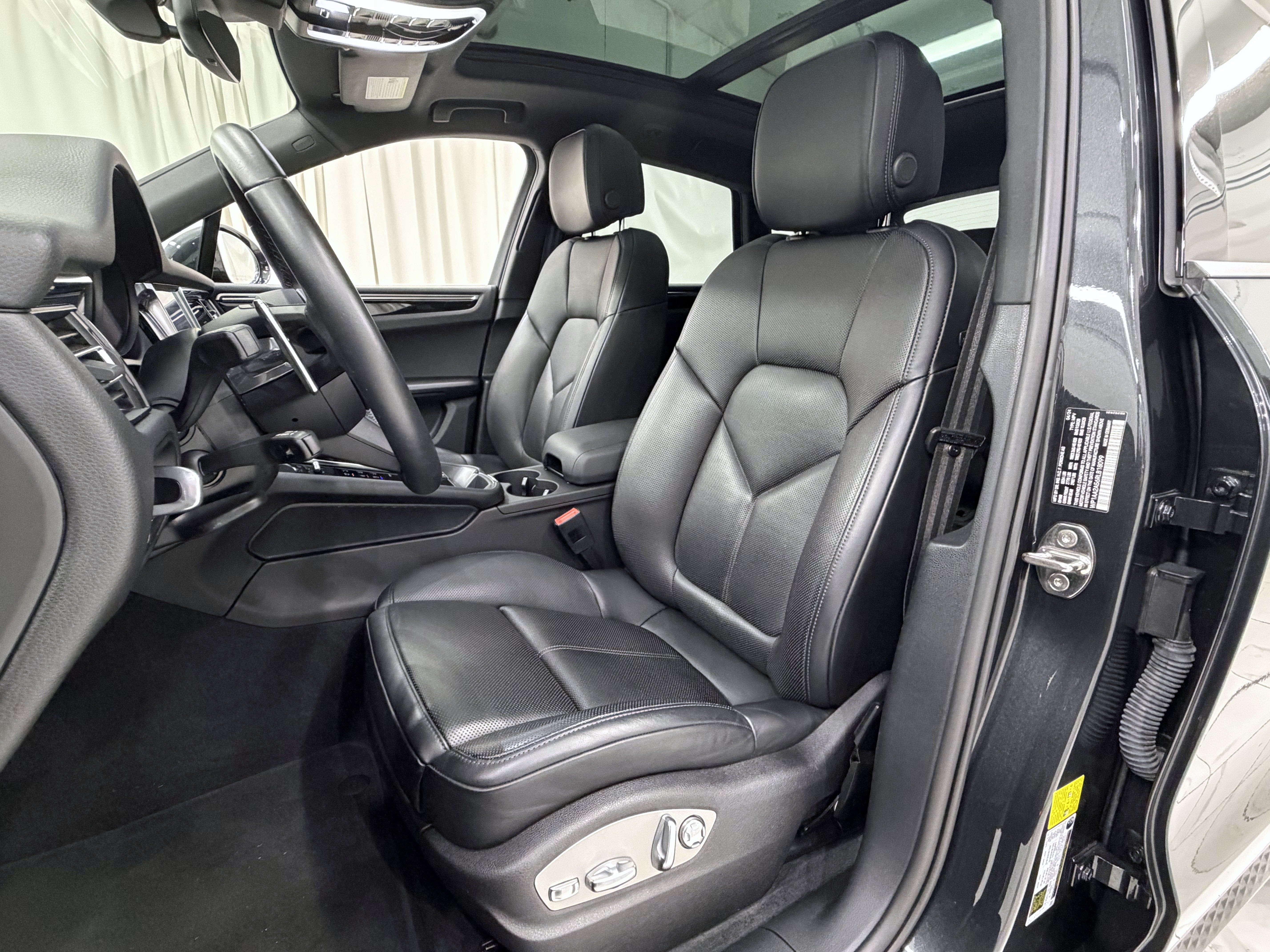 2024 Porsche Macan Base