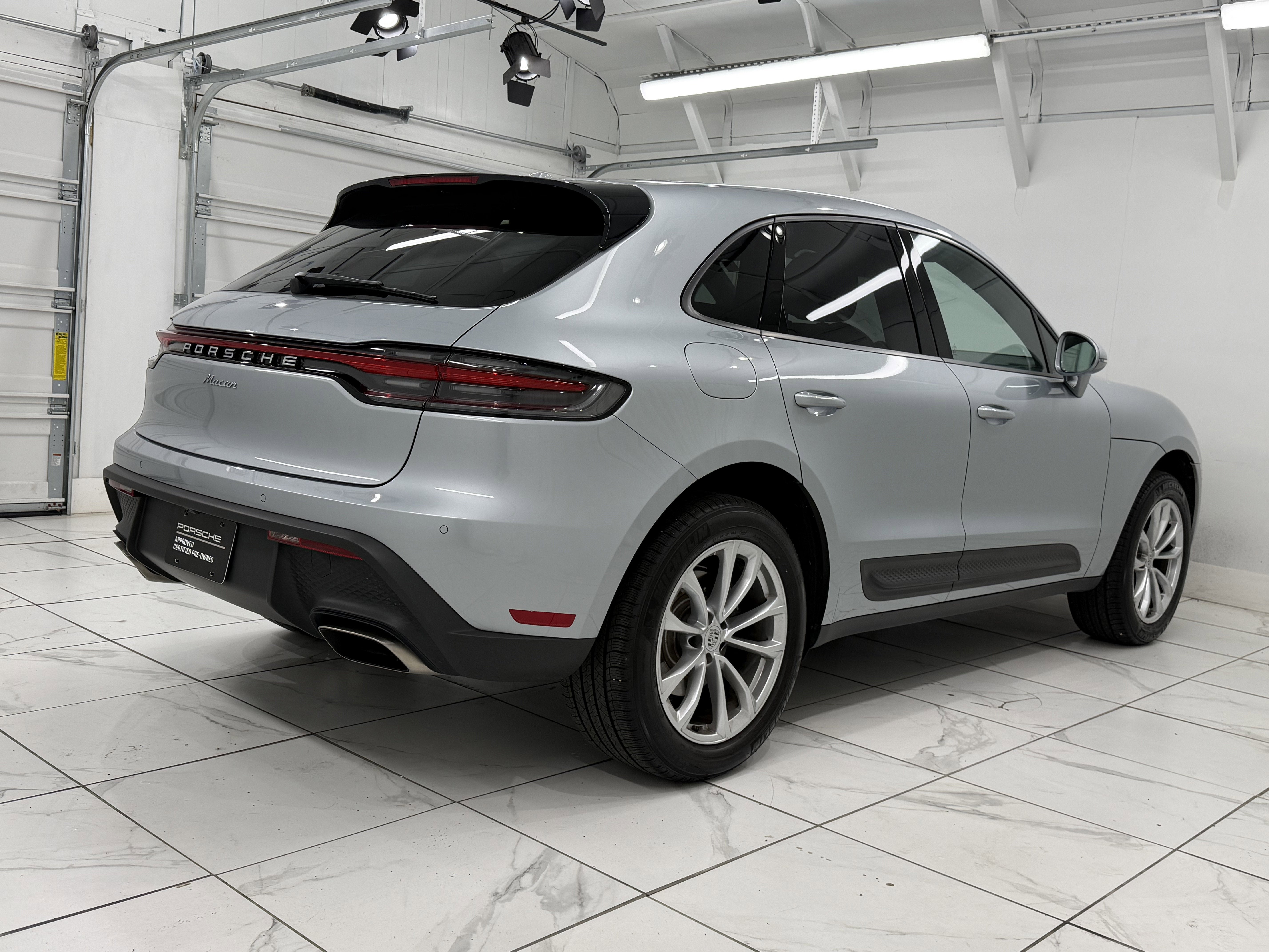 2025 Porsche Macan Base