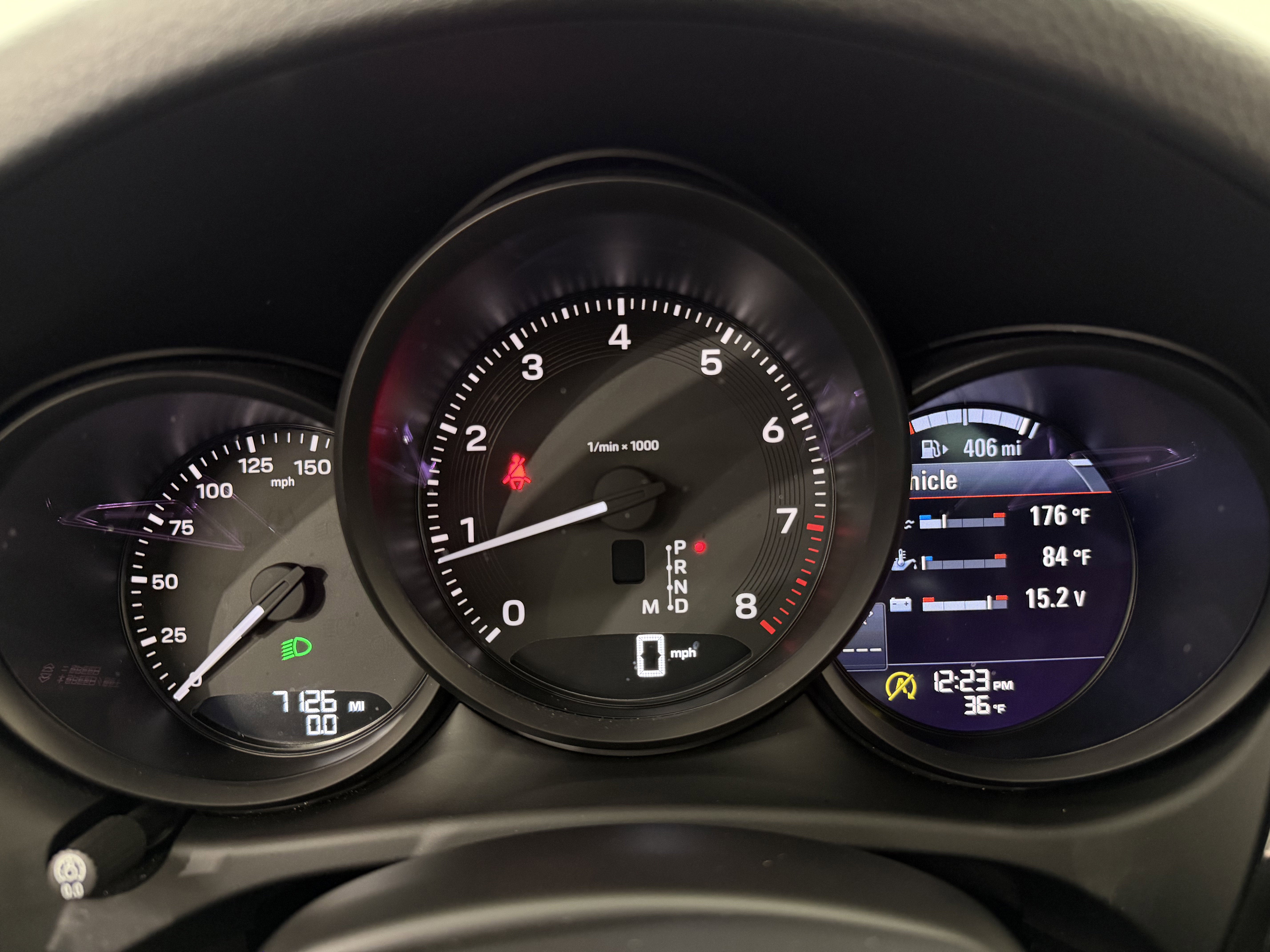 2025 Porsche Macan Base