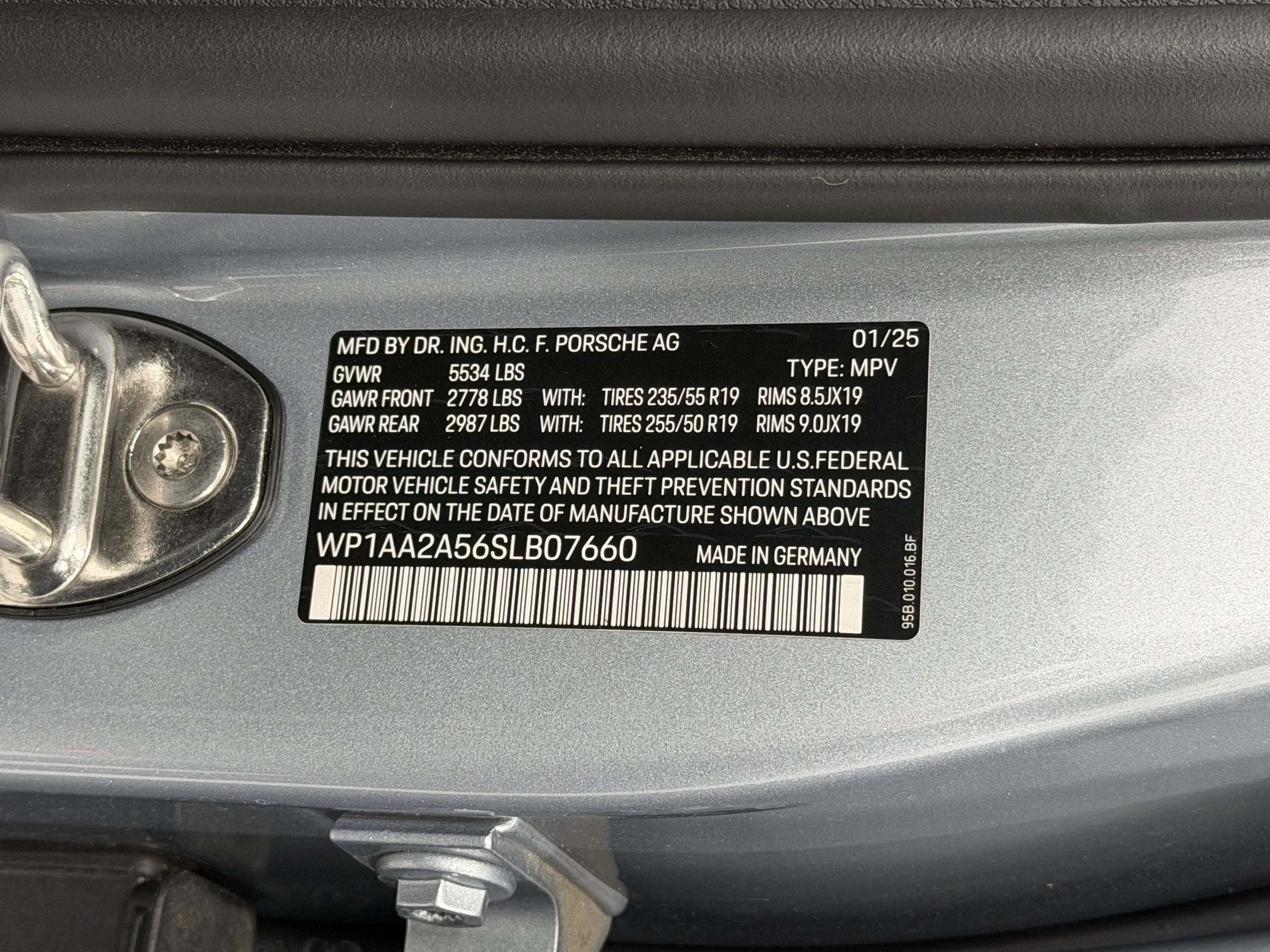 2025 Porsche Macan Base