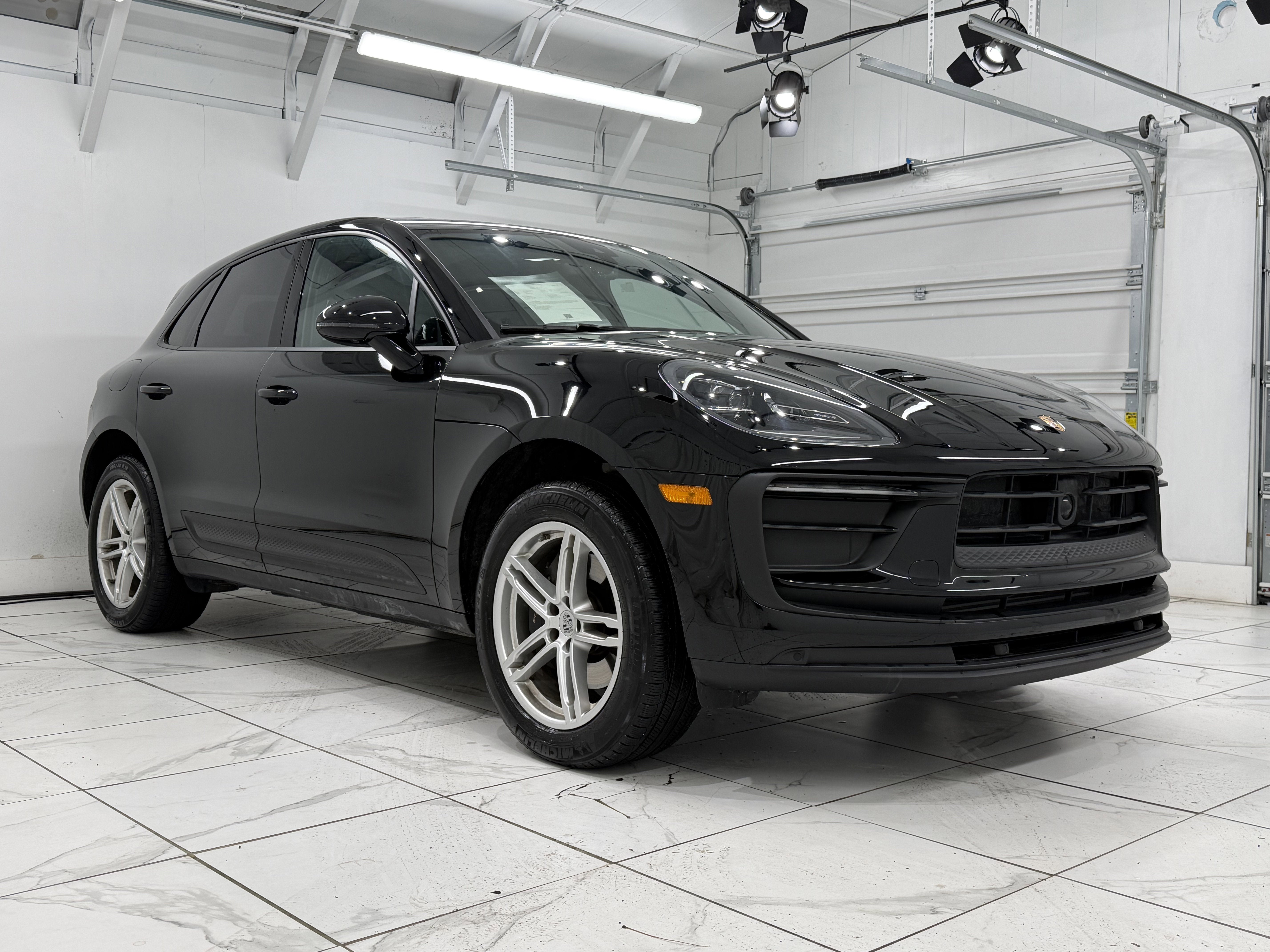 2025 Porsche Macan Base