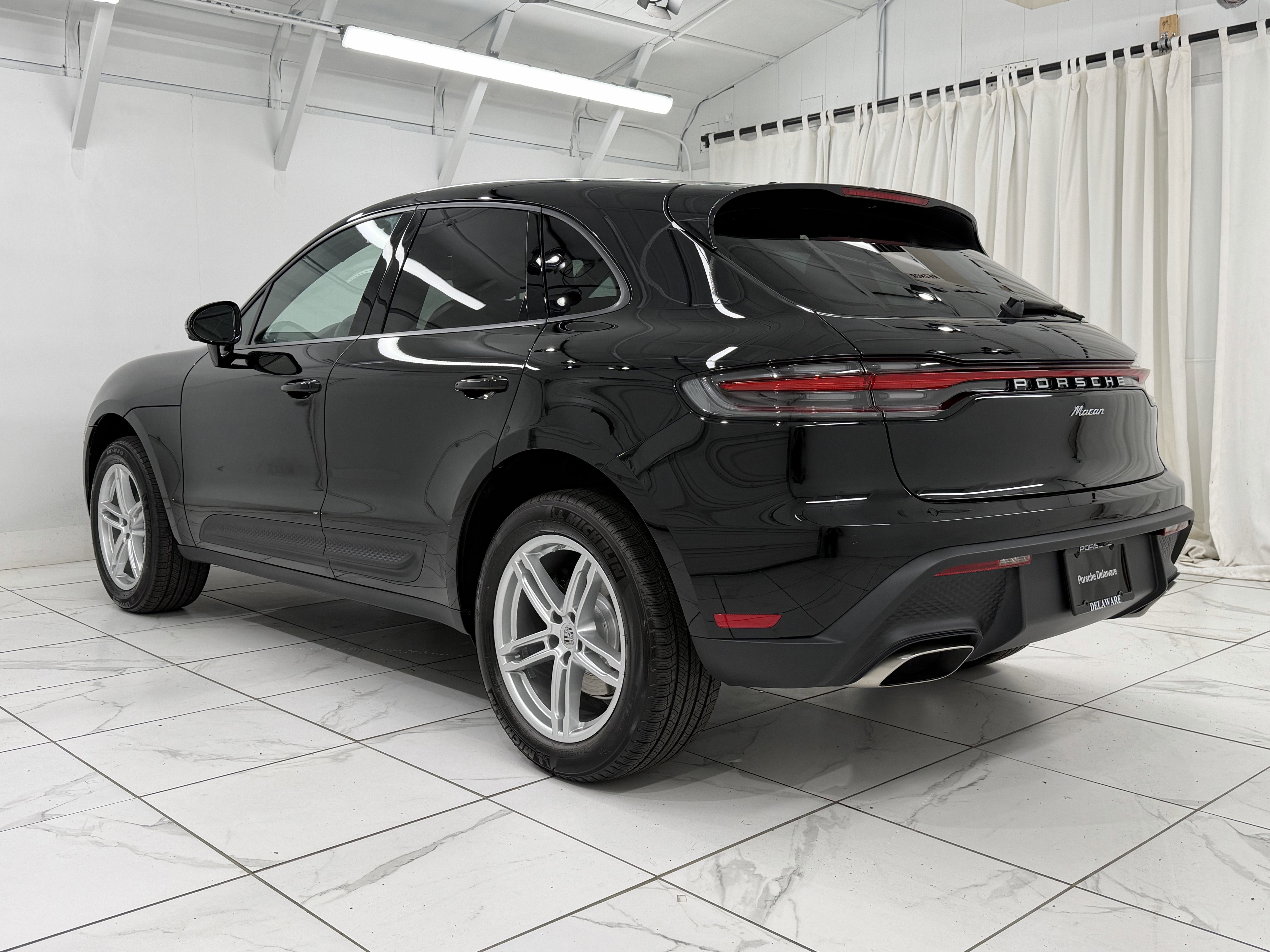2026 Porsche Macan Base