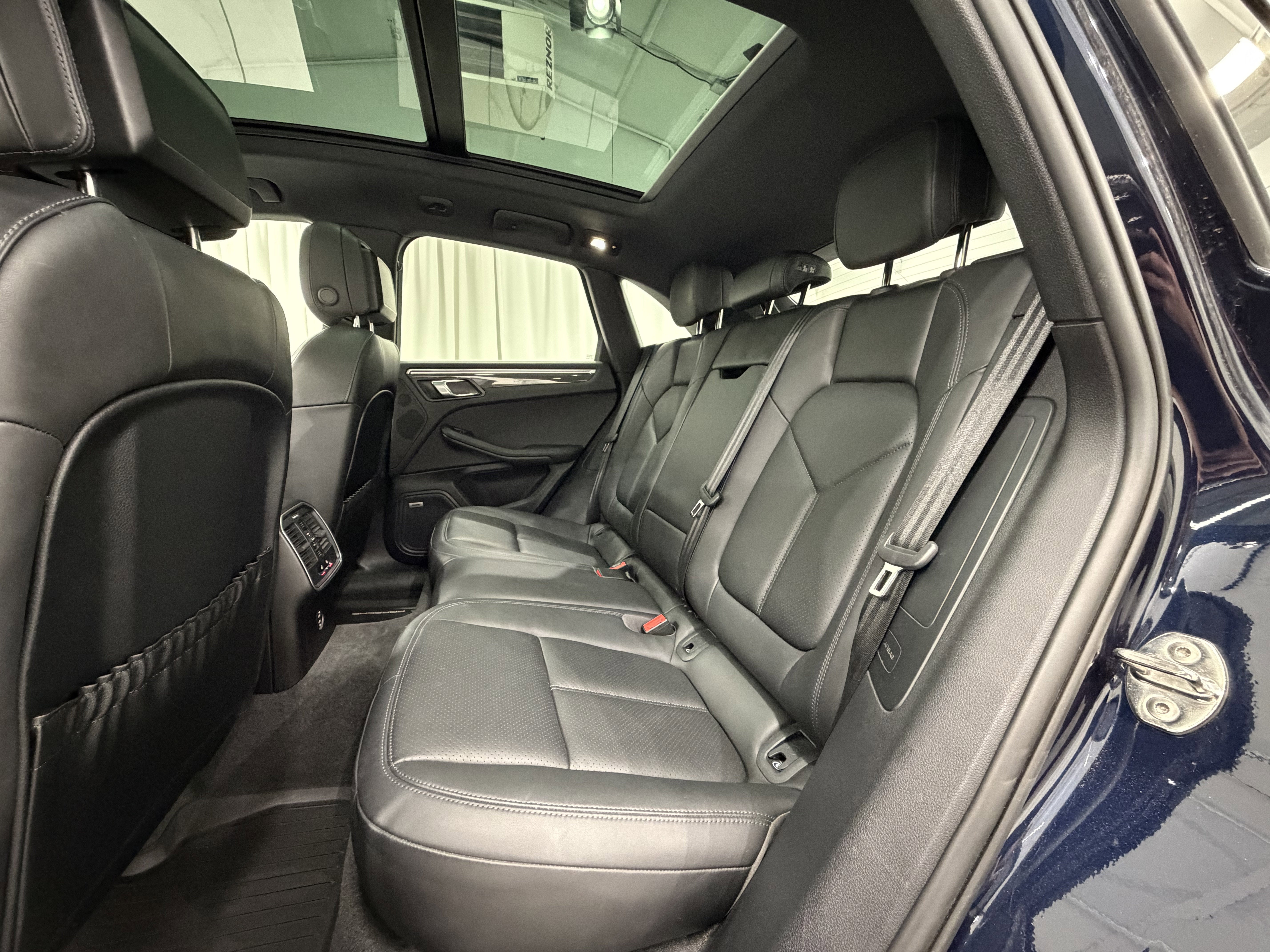 2022 Porsche Macan AWD