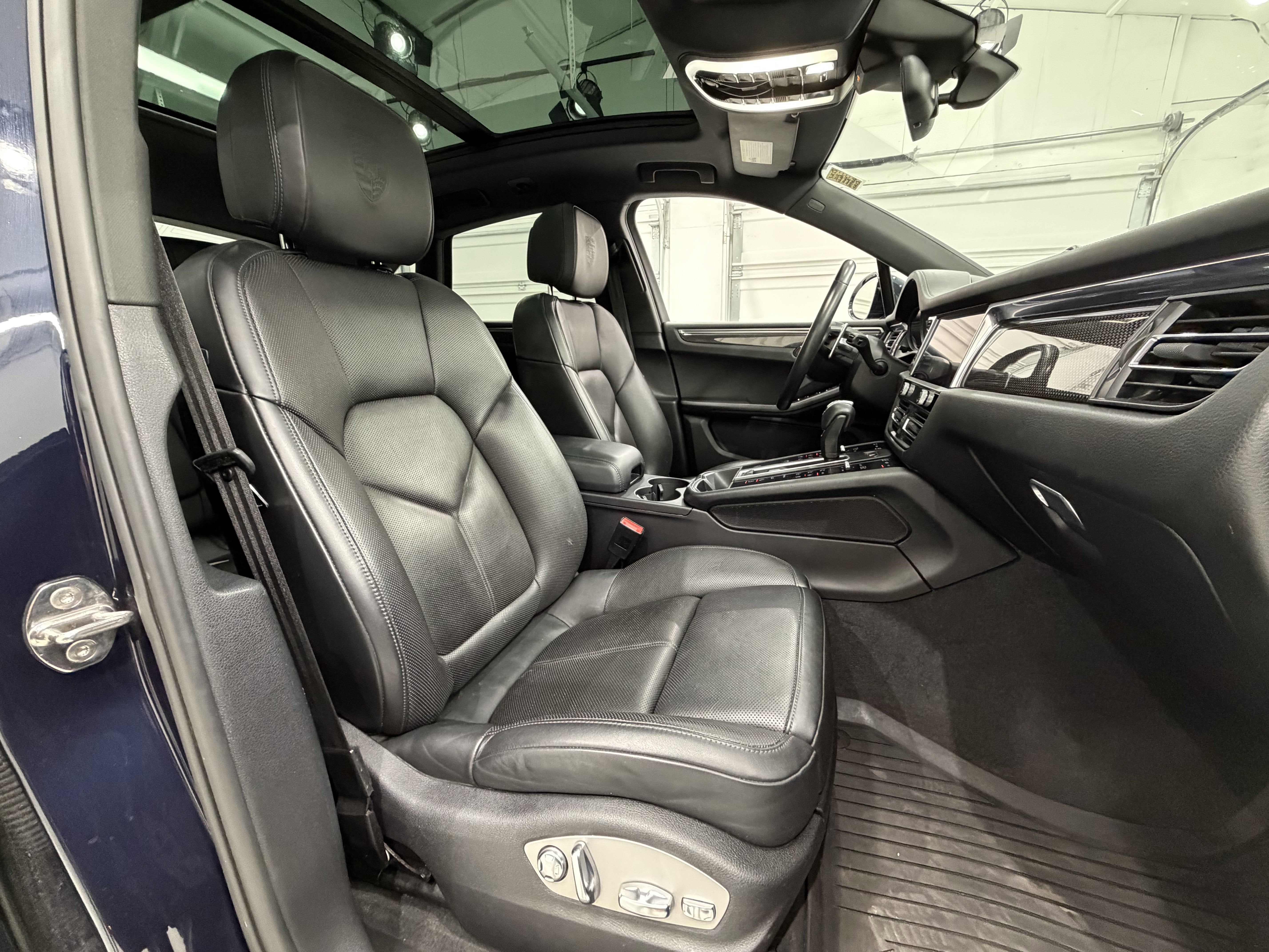 2022 Porsche Macan AWD