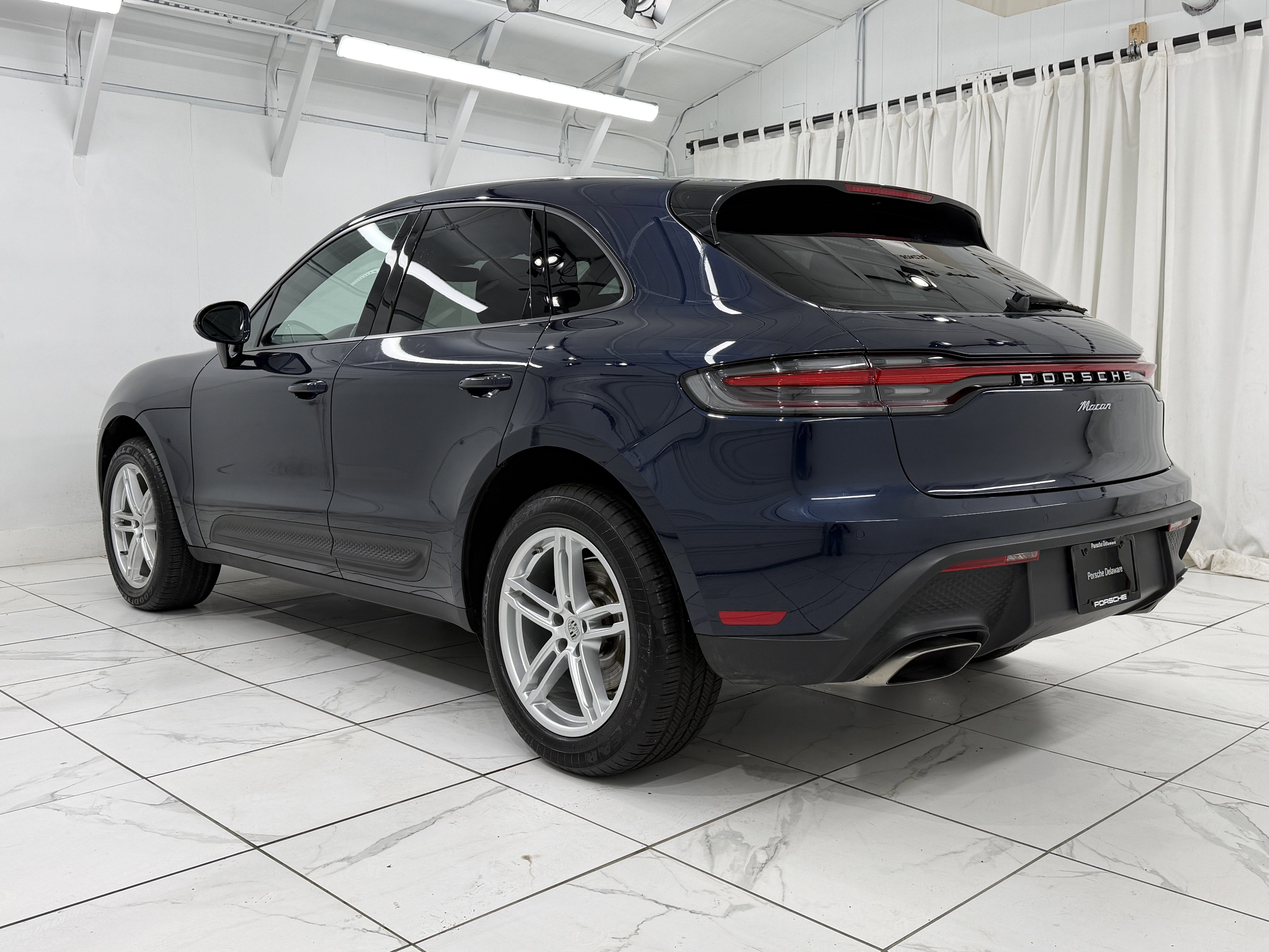 2022 Porsche Macan AWD