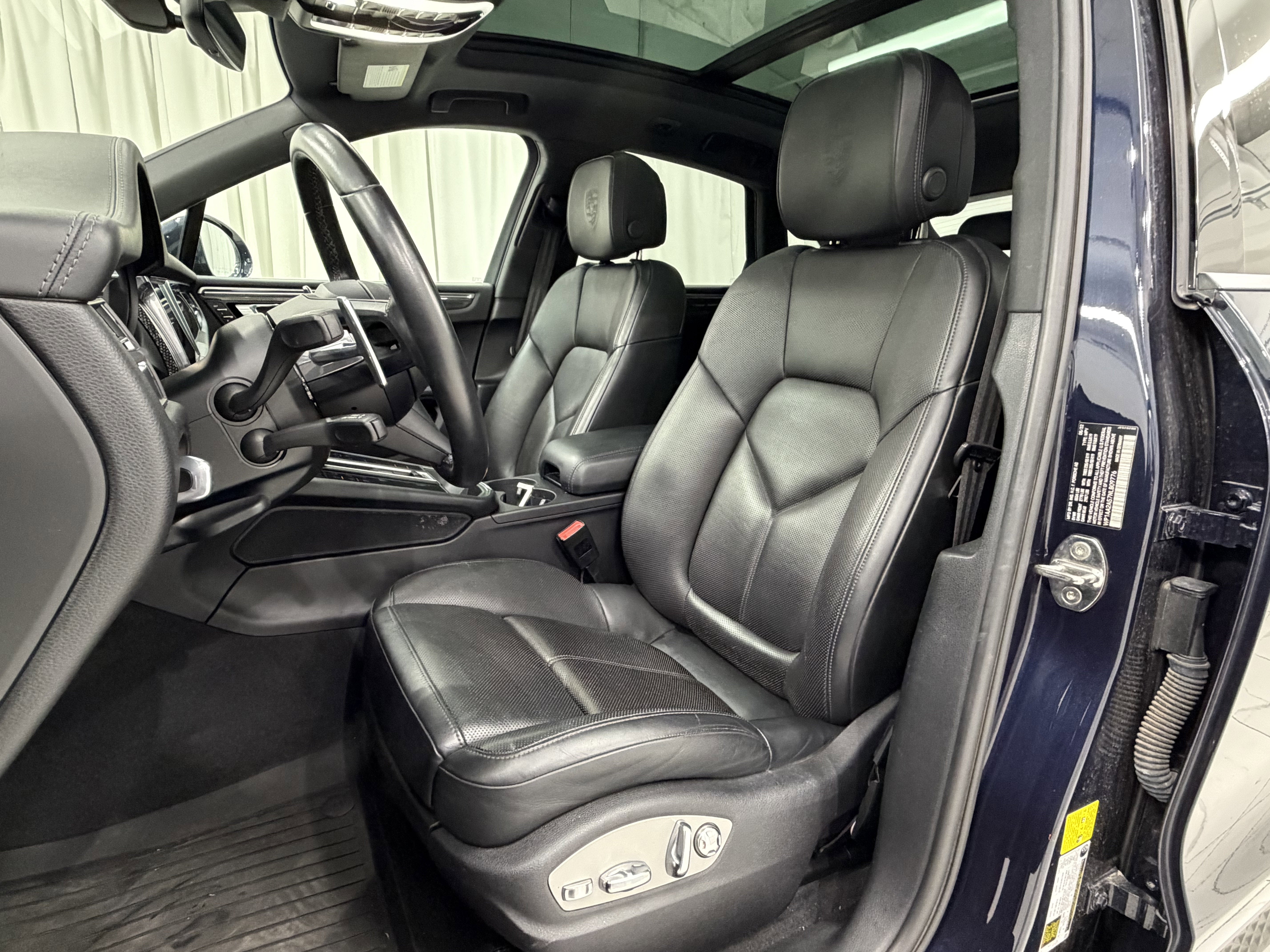 2022 Porsche Macan AWD