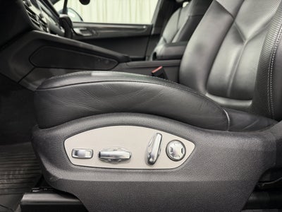 2022 Porsche Macan AWD