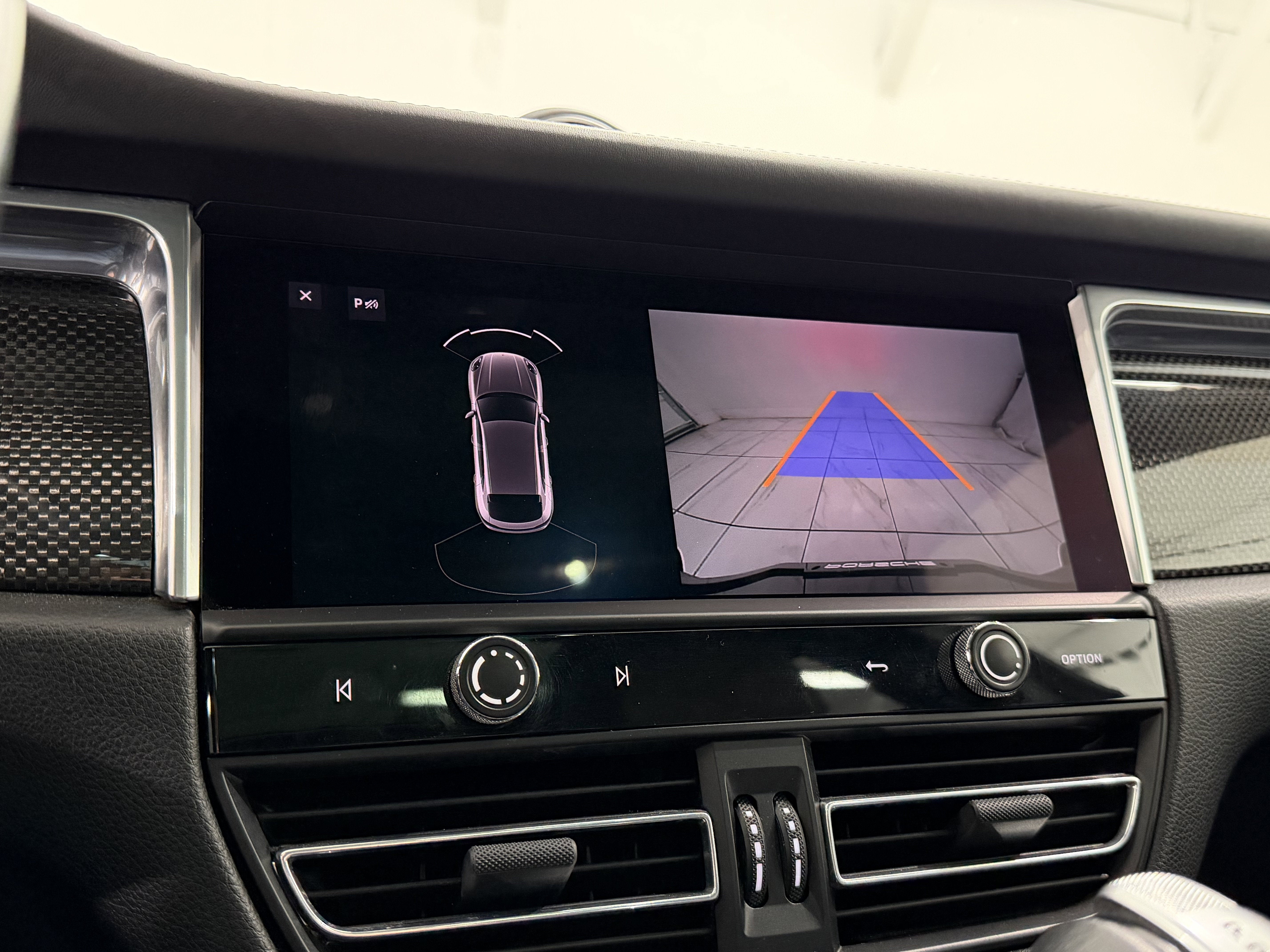 2022 Porsche Macan AWD