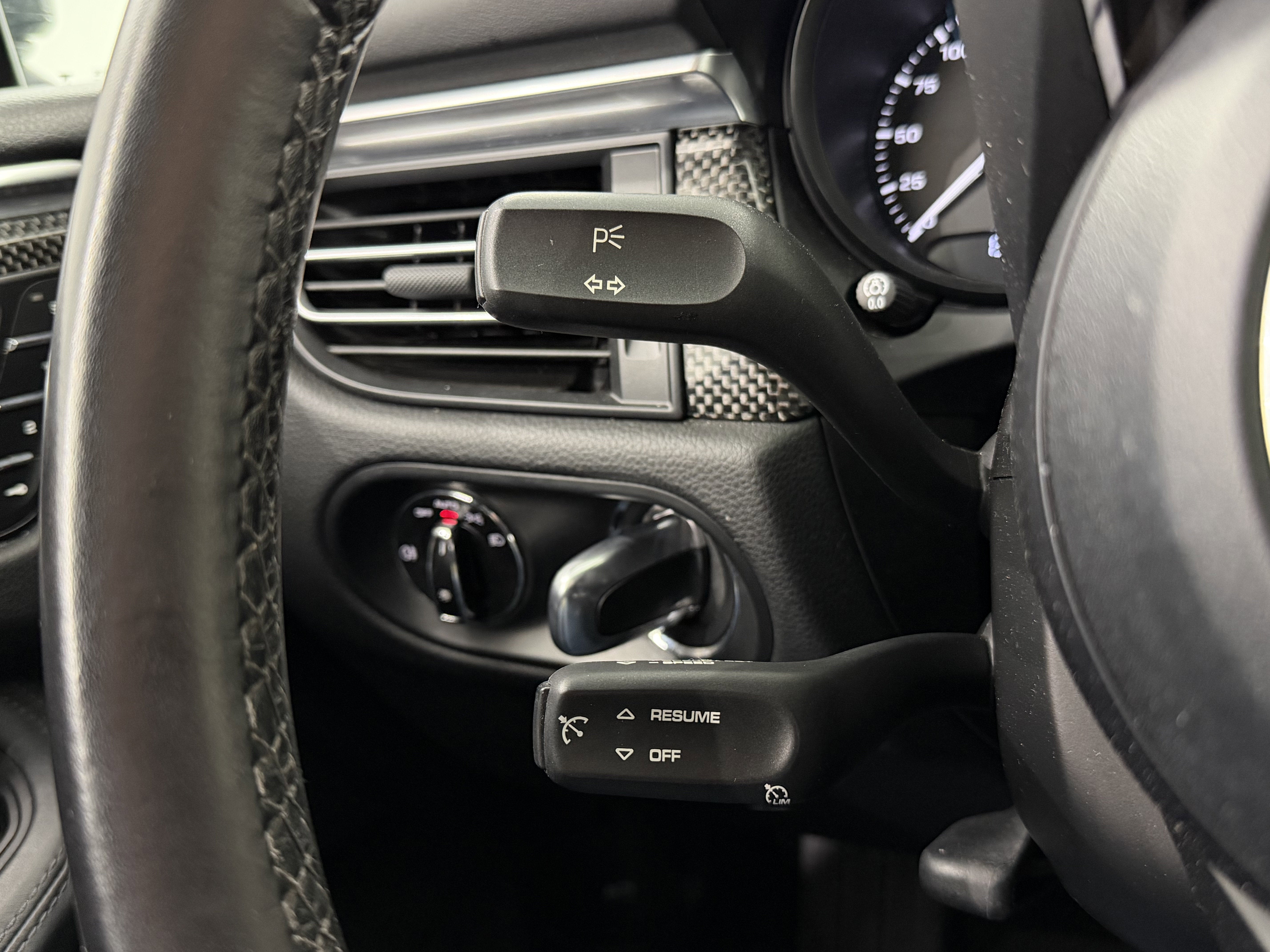 2022 Porsche Macan AWD