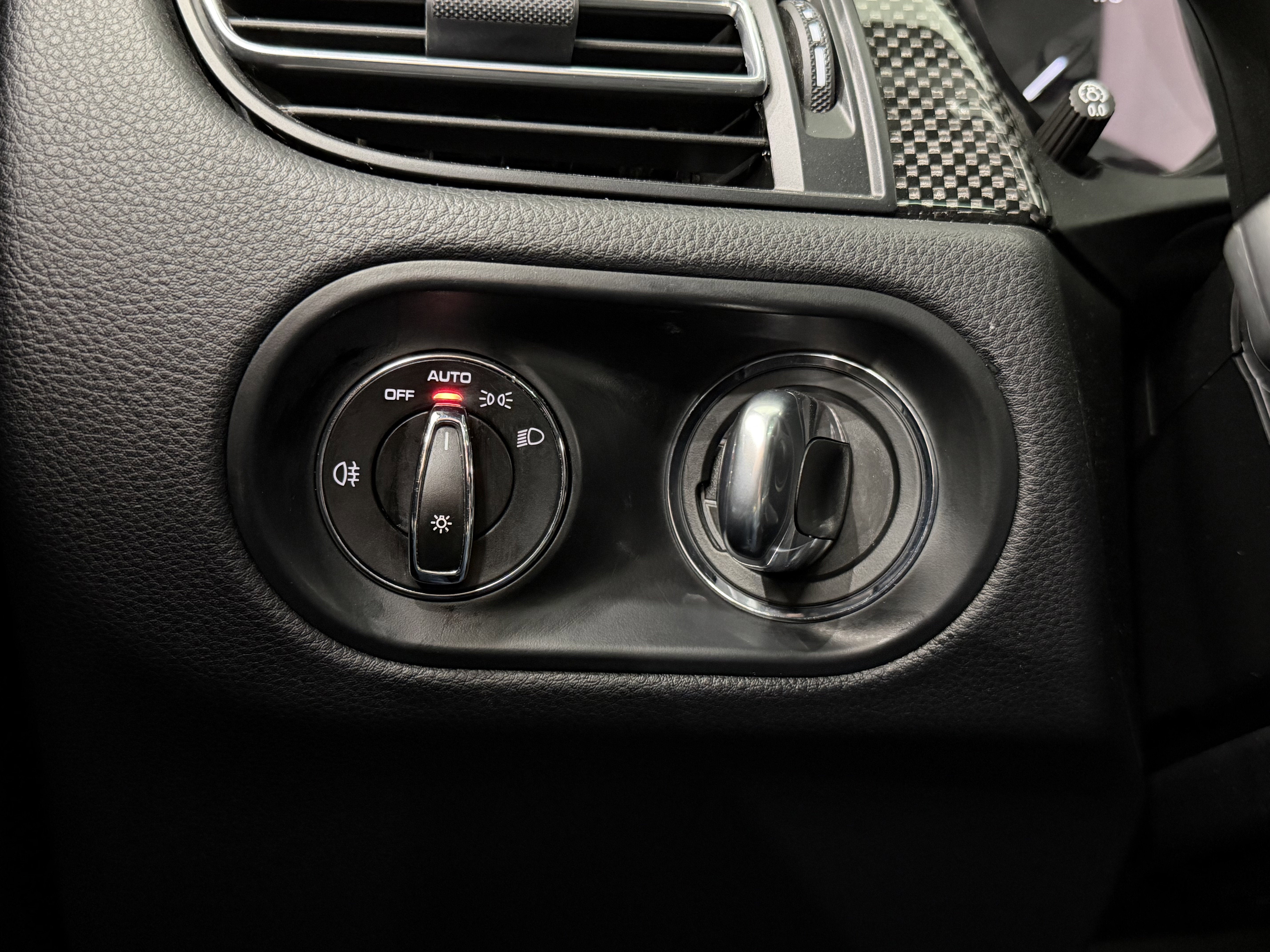 2022 Porsche Macan AWD