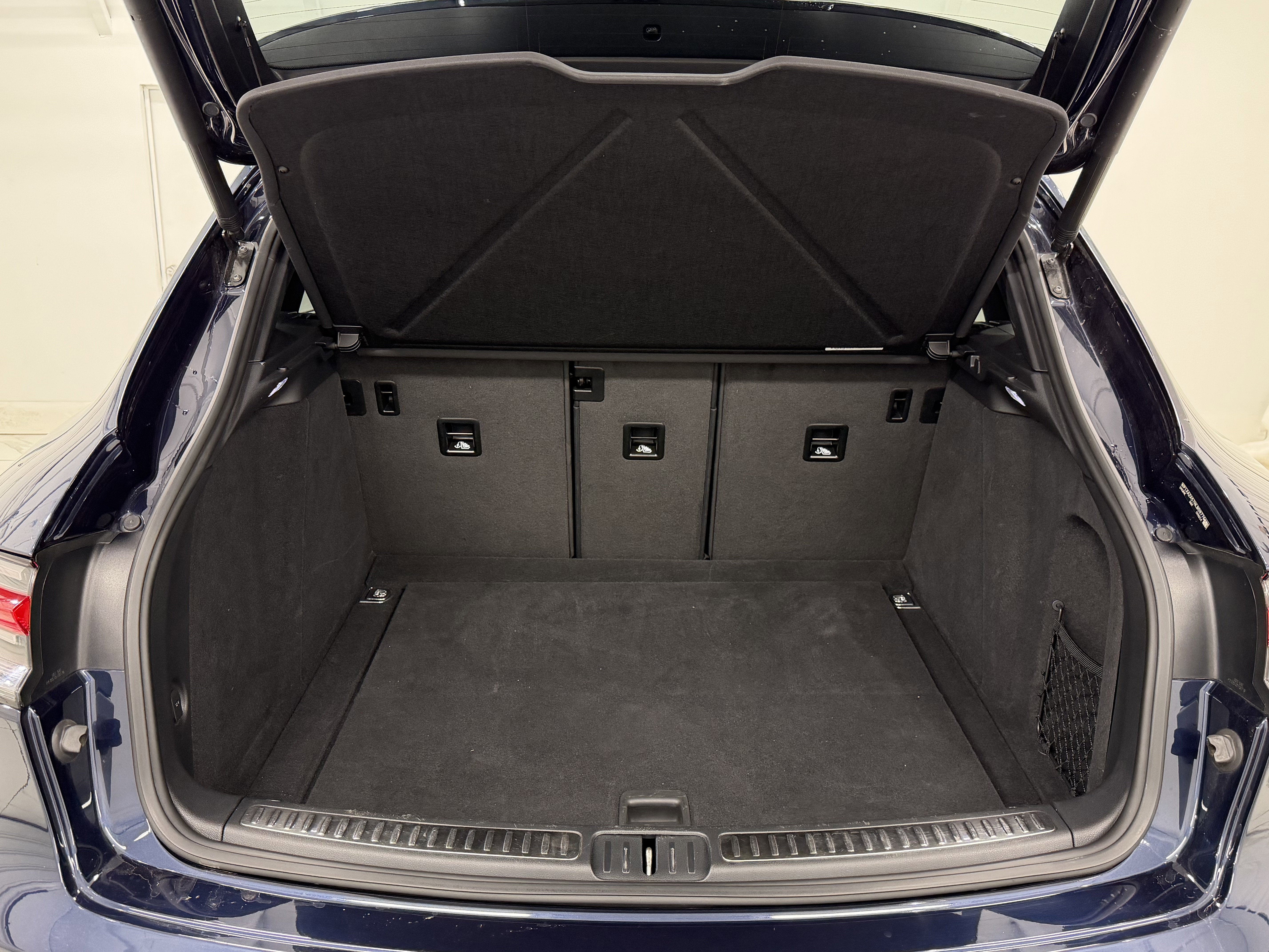 2022 Porsche Macan AWD