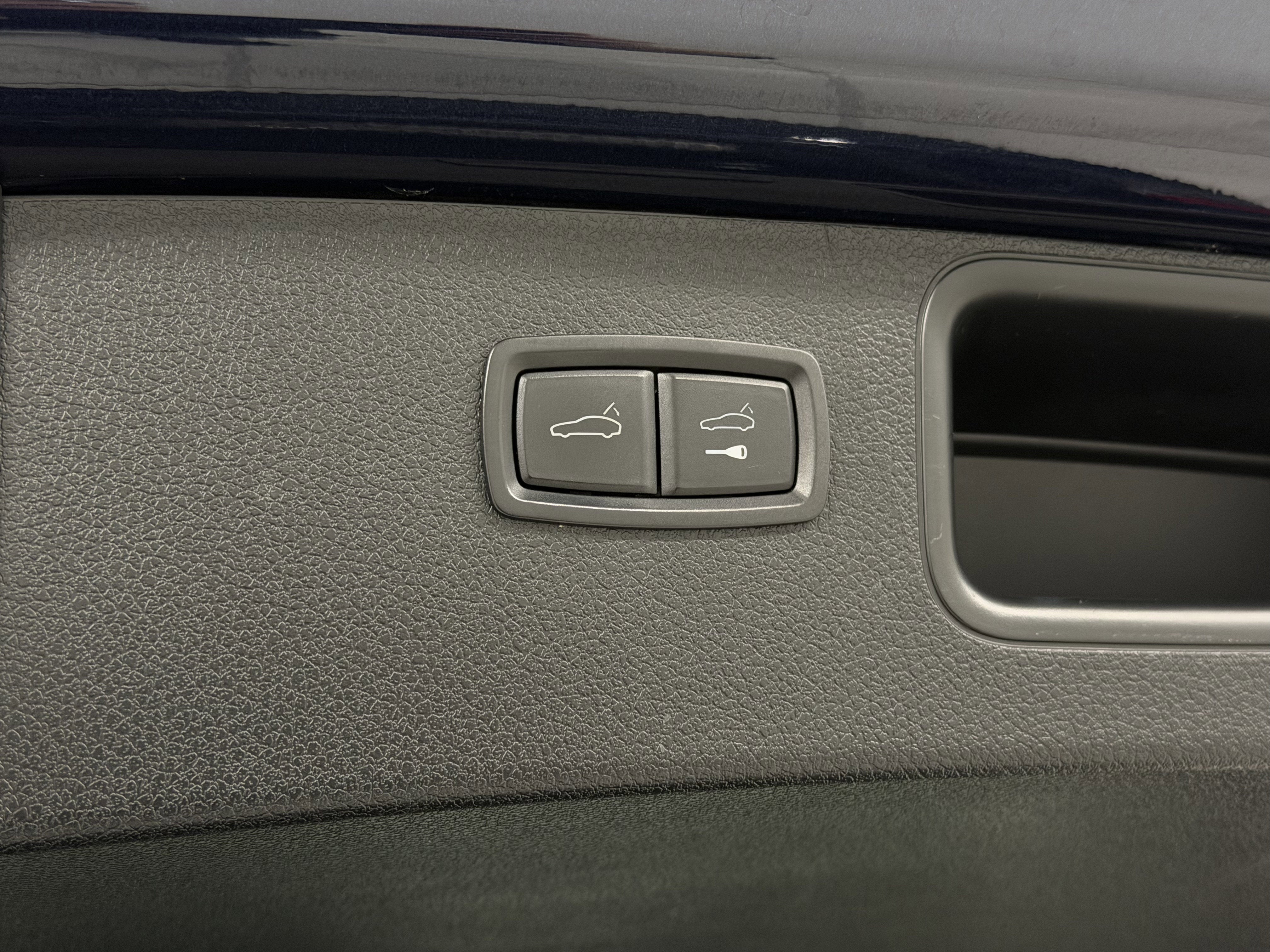 2022 Porsche Macan AWD