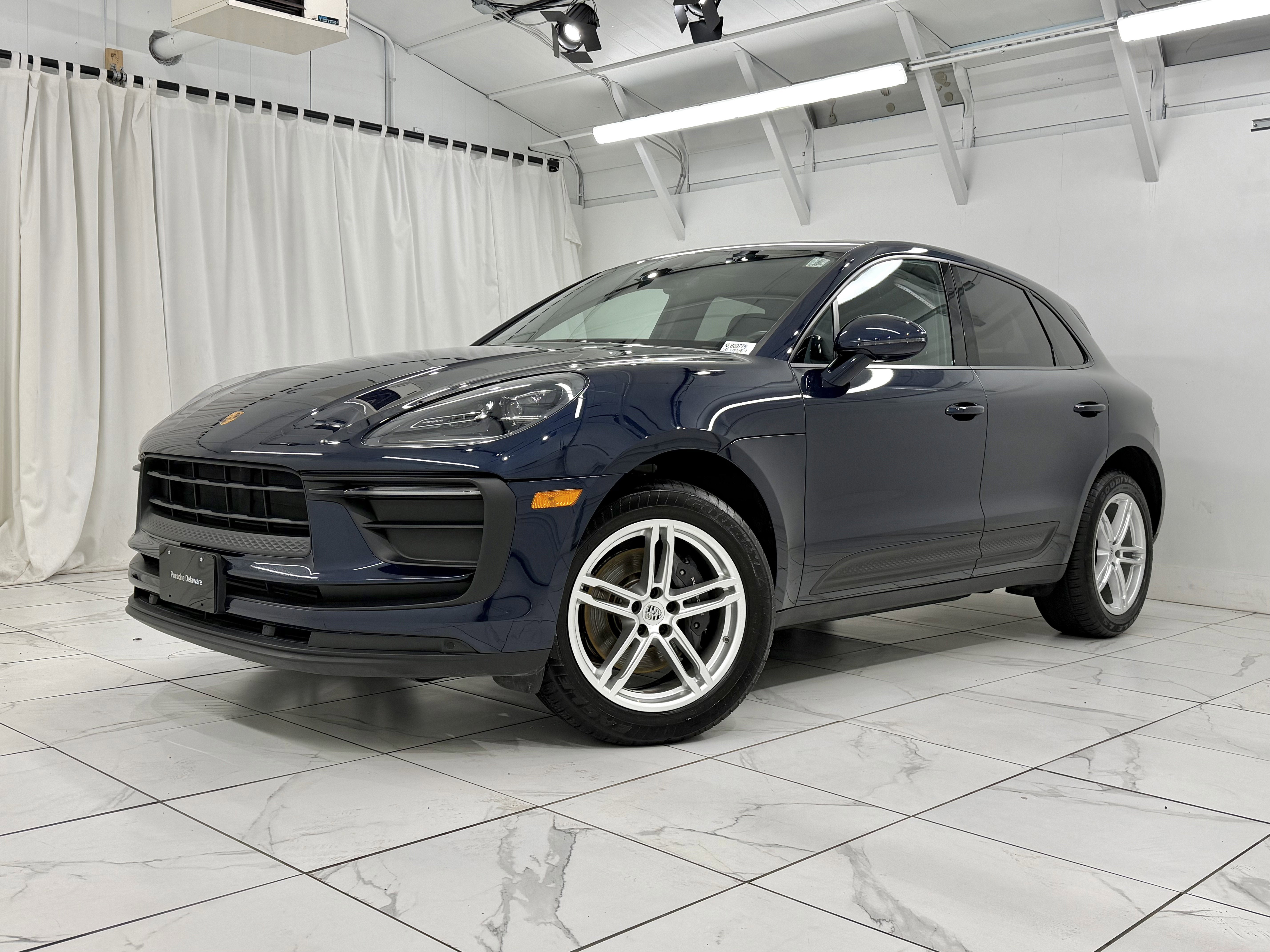 2022 Porsche Macan AWD