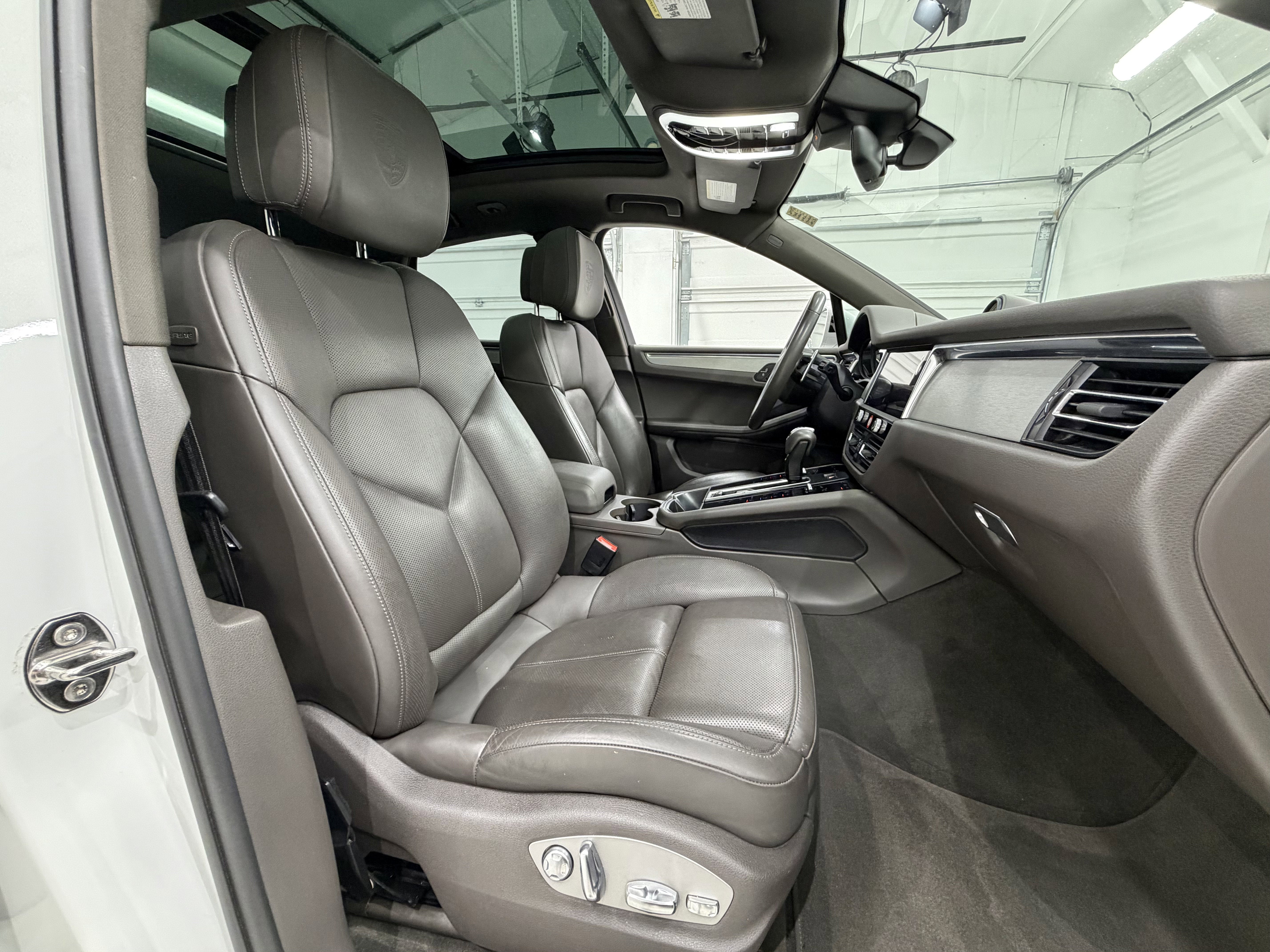 2023 Porsche Macan T