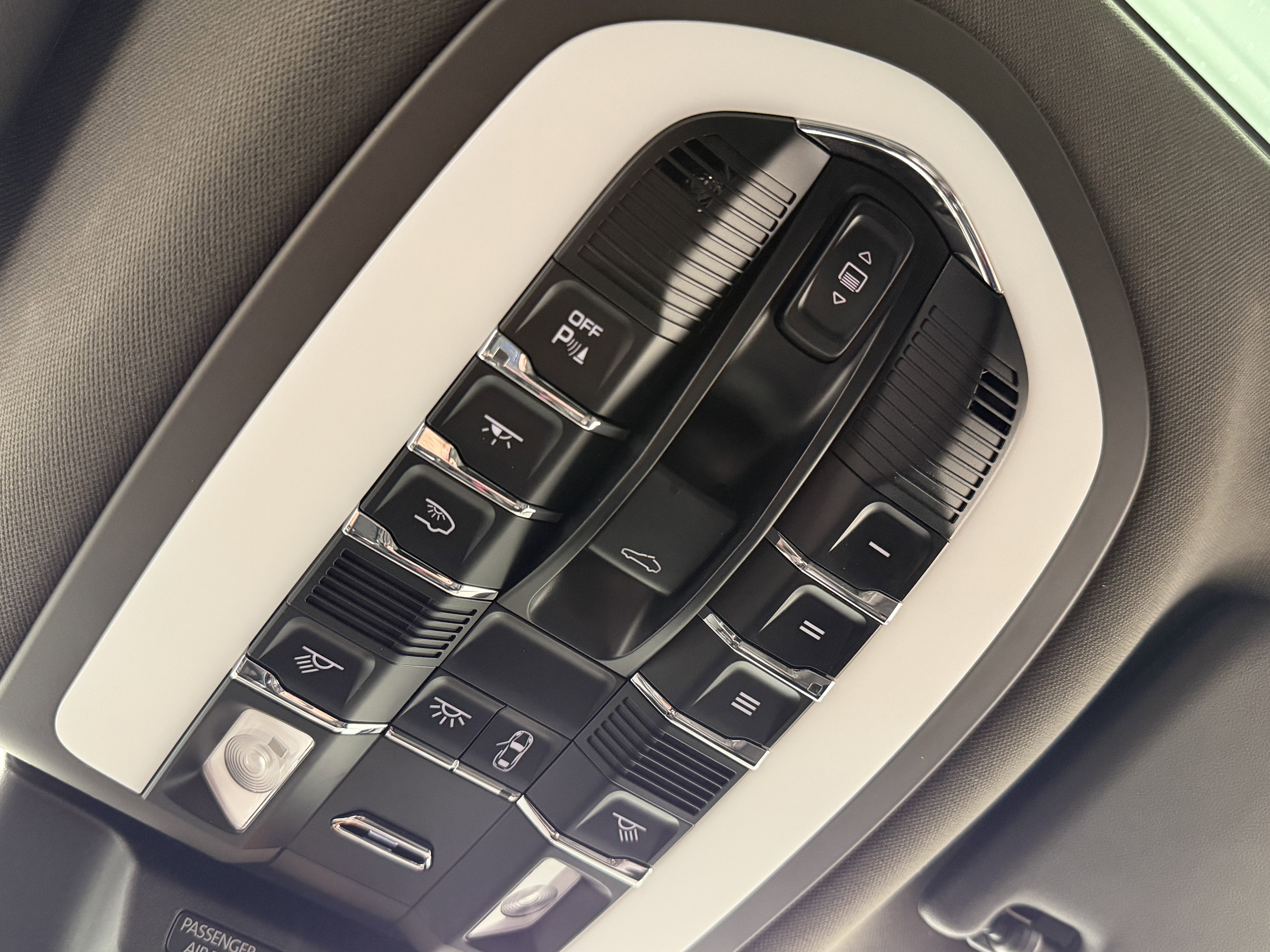 2023 Porsche Macan T