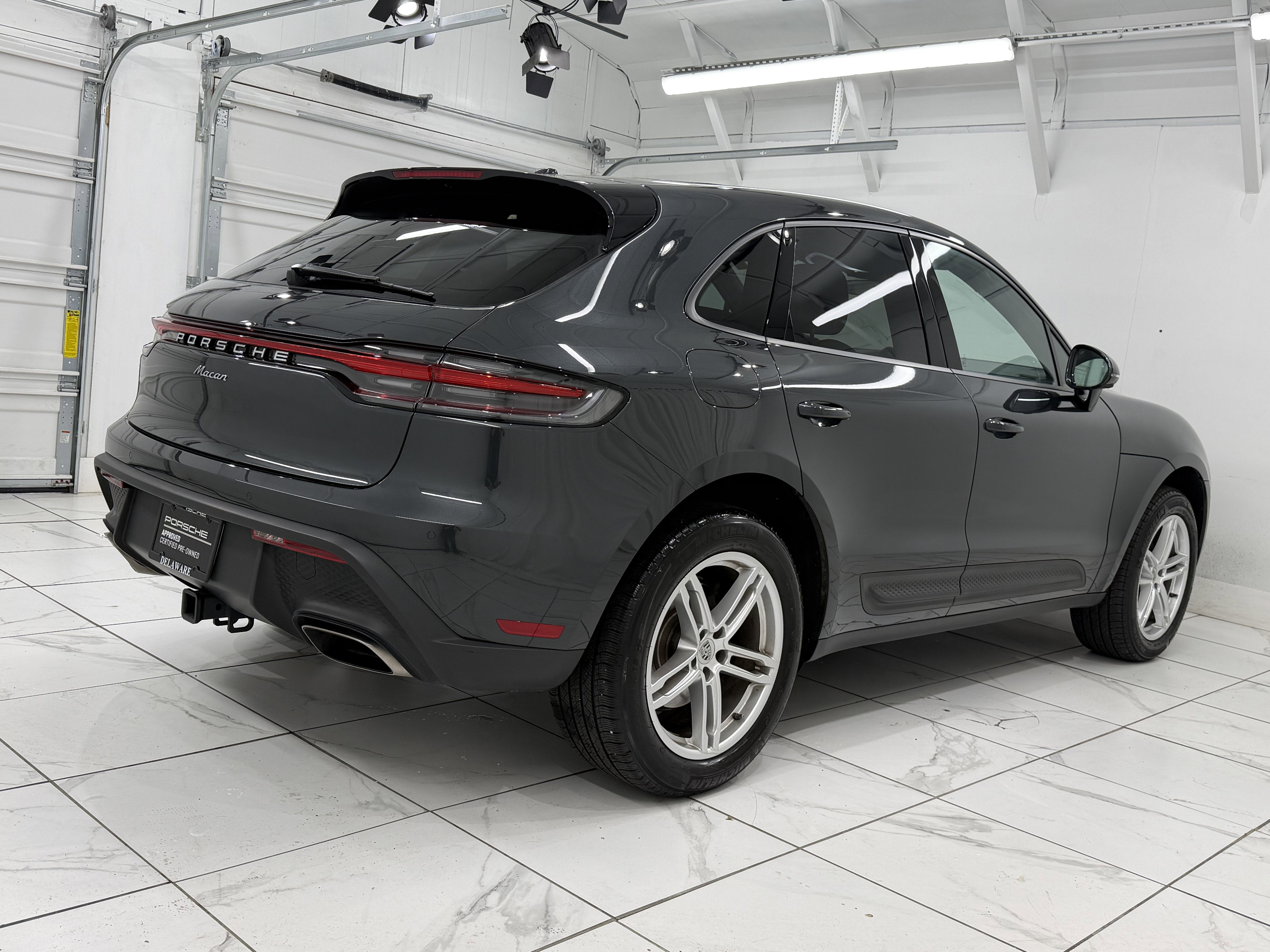 2025 Porsche Macan Base