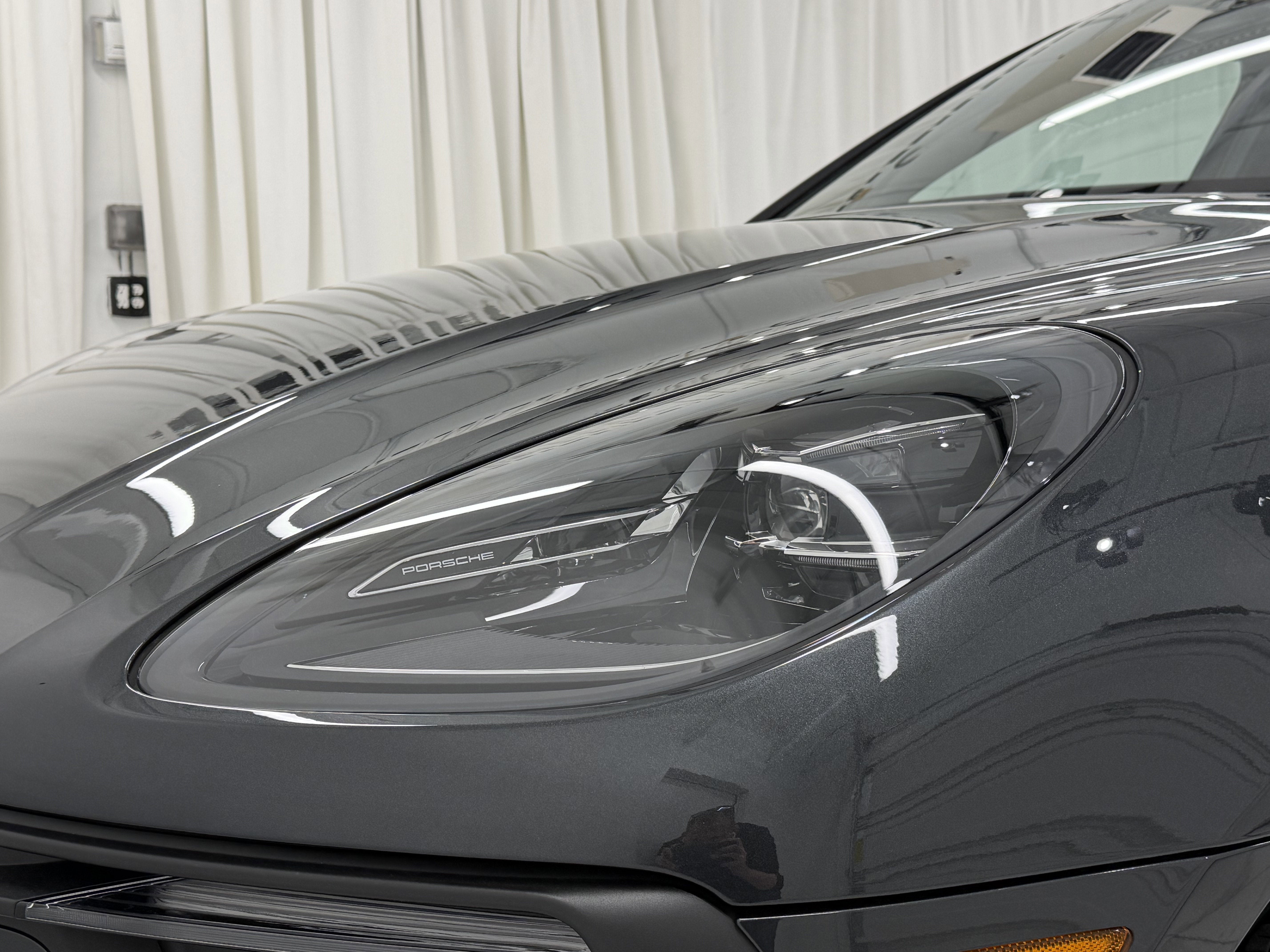 2025 Porsche Macan Base