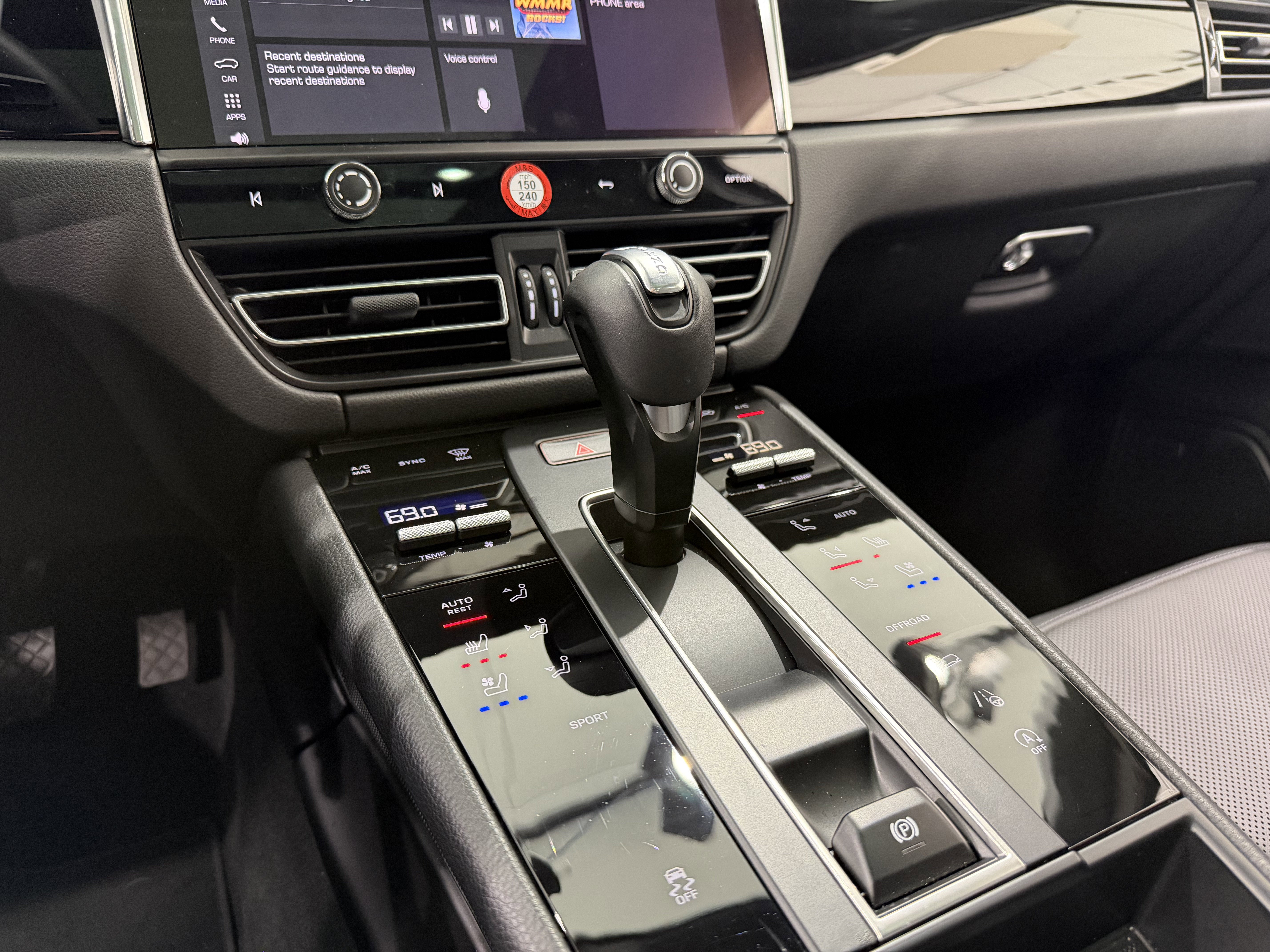 2025 Porsche Macan Base