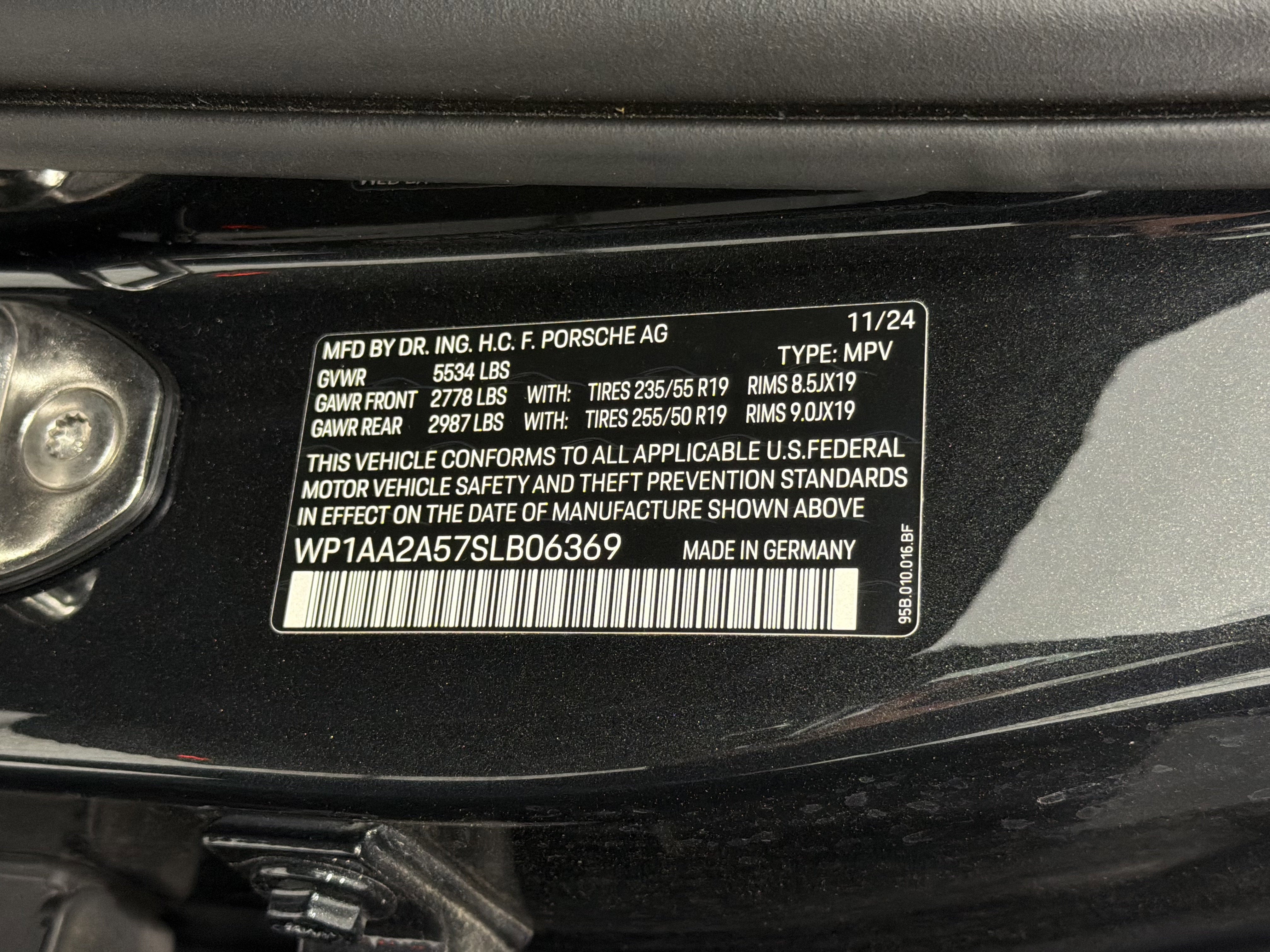 2025 Porsche Macan Base