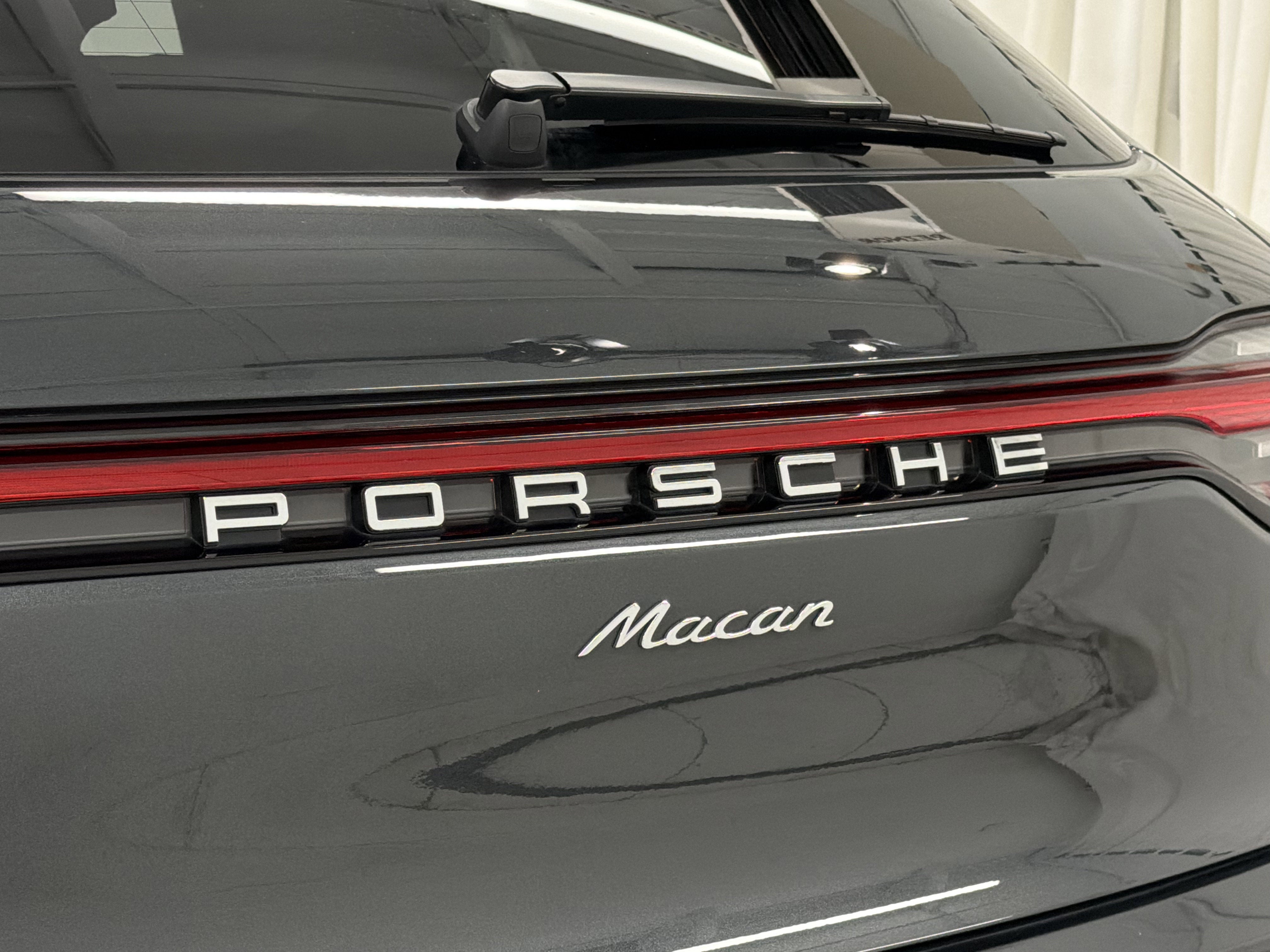 2025 Porsche Macan Base