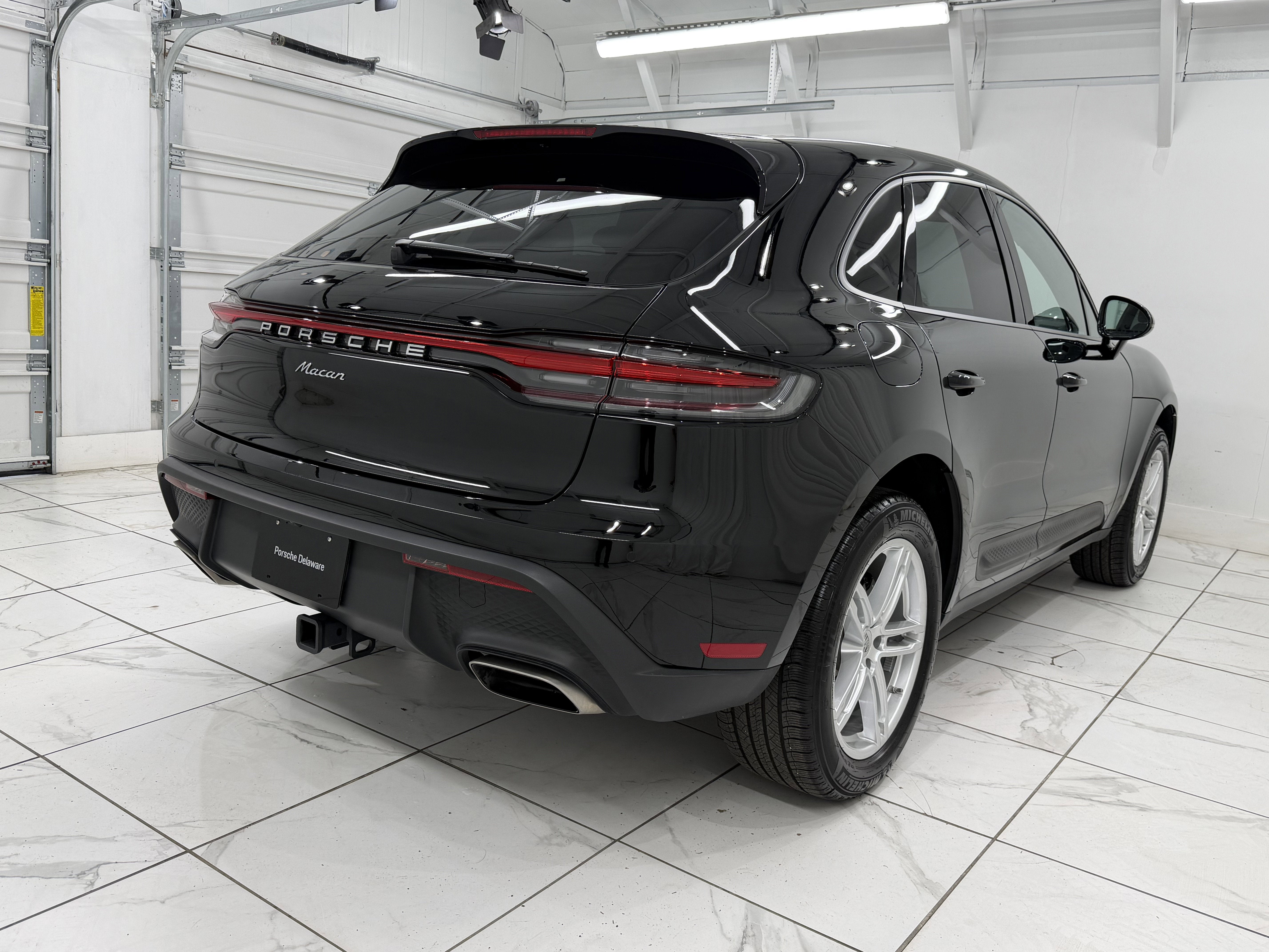 2025 Porsche Macan Base