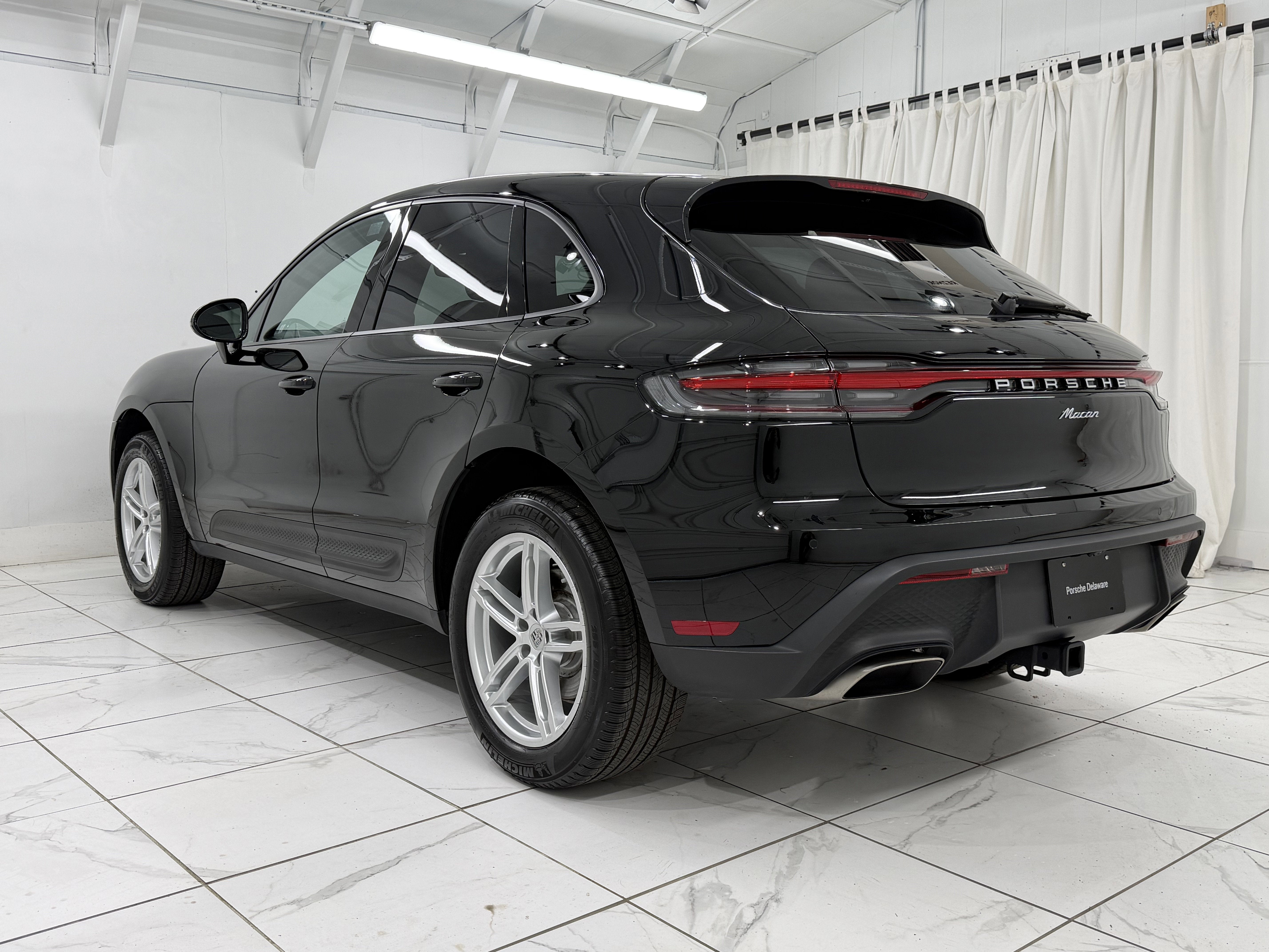 2025 Porsche Macan Base