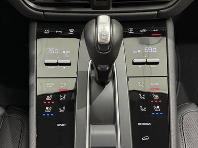 2025 Porsche Macan Base