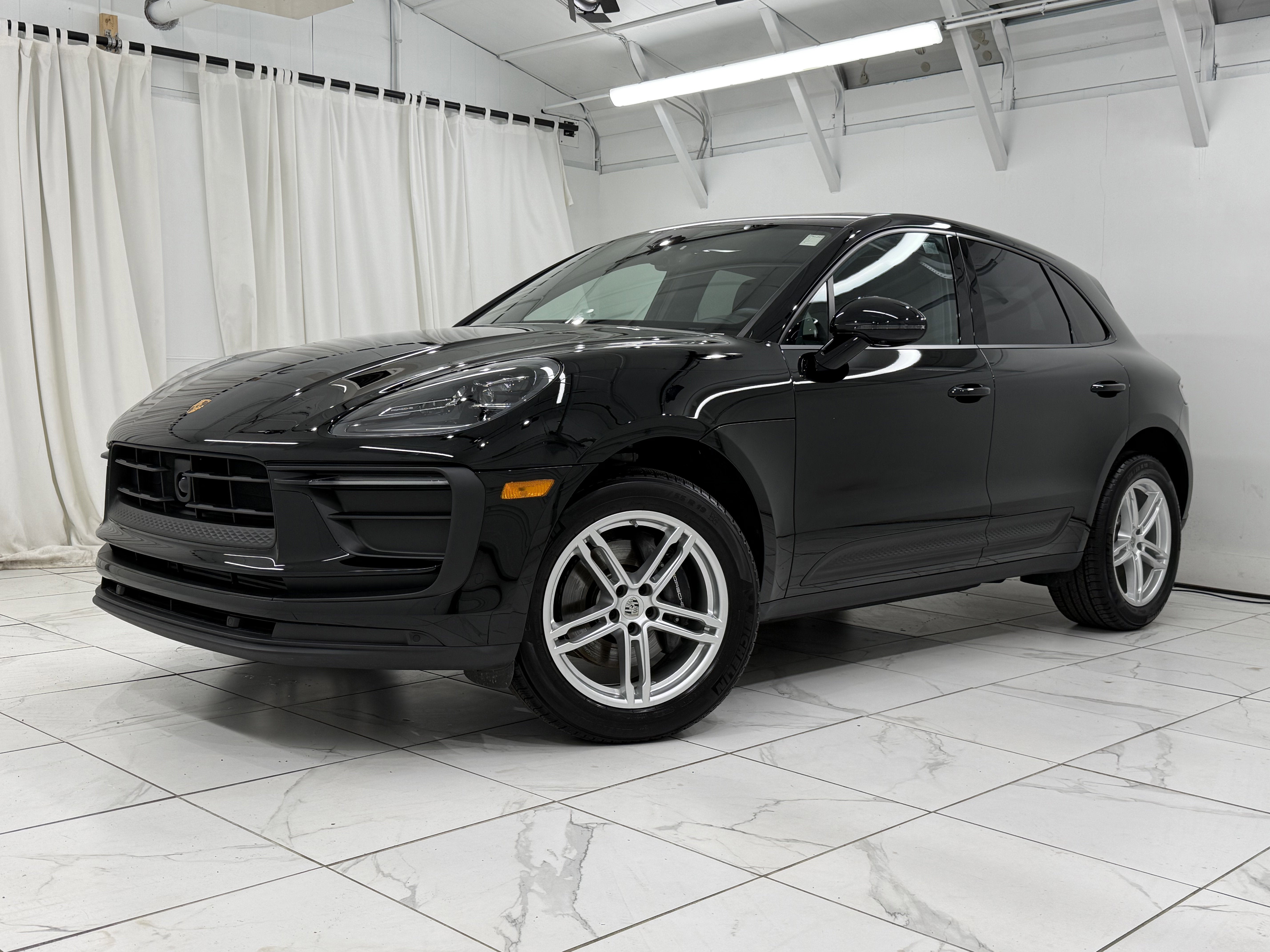 2025 Porsche Macan Base