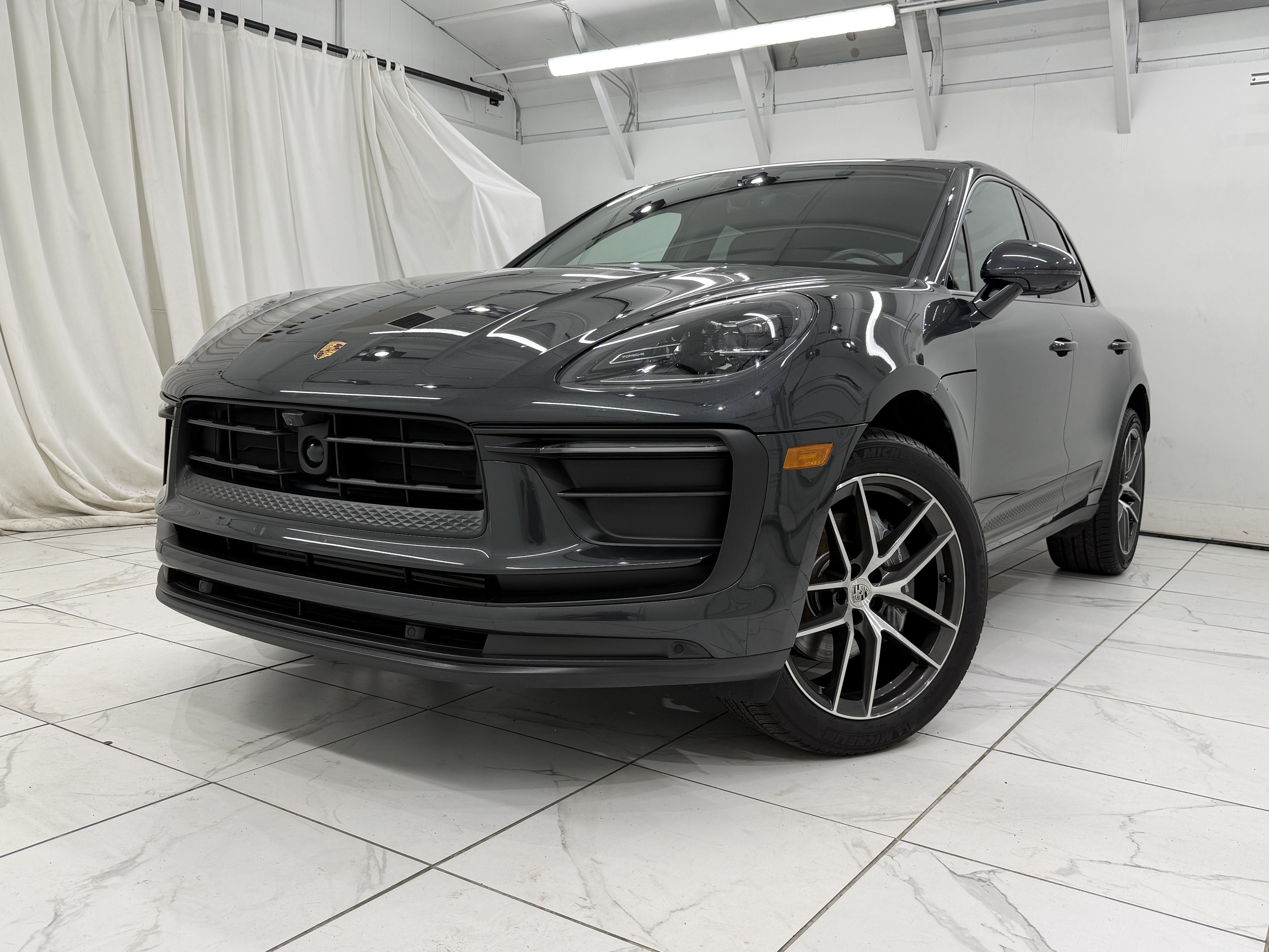 2024 Porsche Macan Base