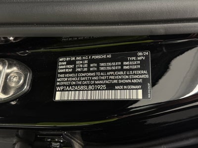 2025 Porsche Macan Base