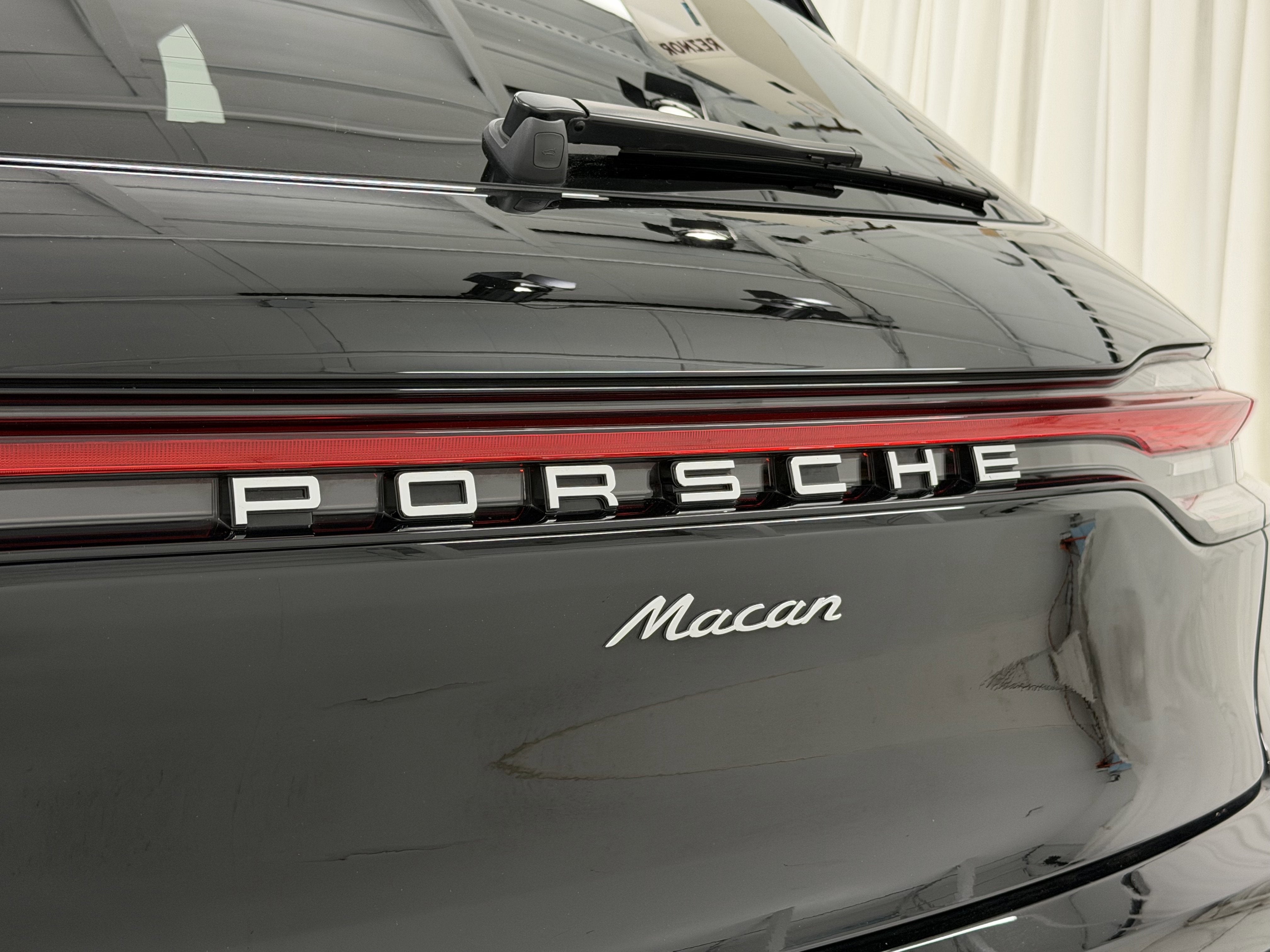 2025 Porsche Macan Base