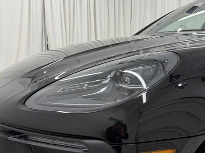 2025 Porsche Macan Base