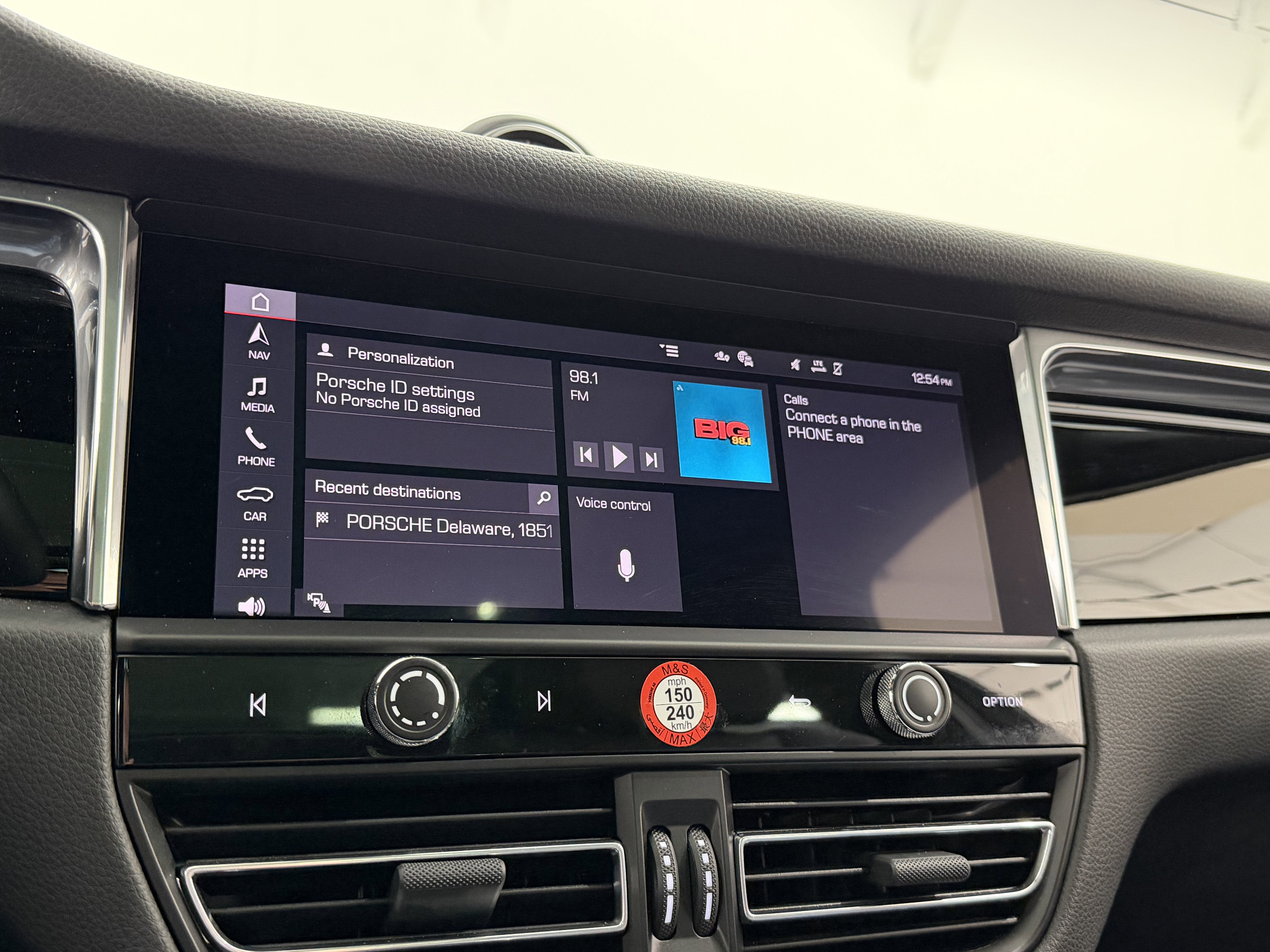 2025 Porsche Macan Base