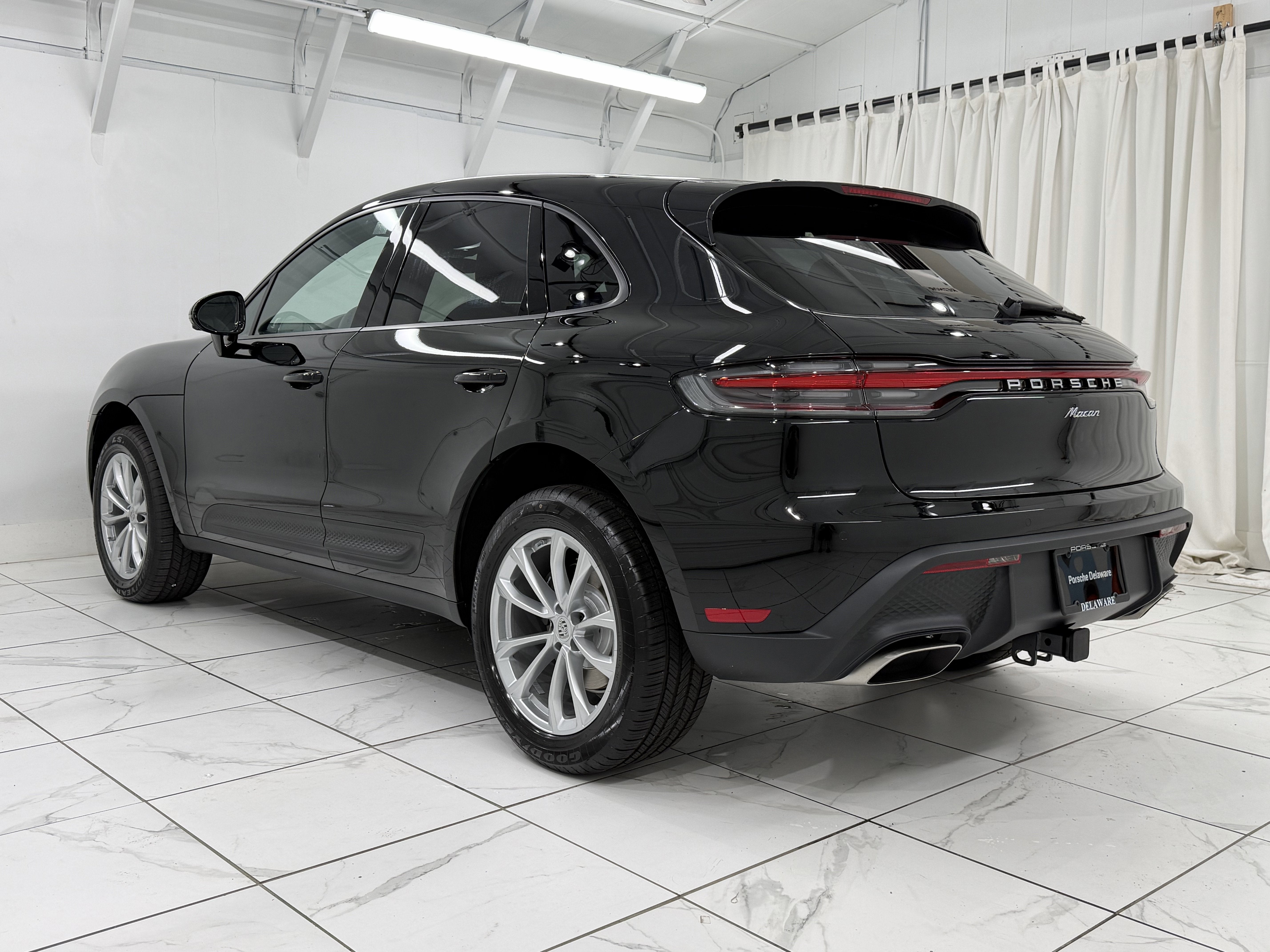 2026 Porsche Macan Base