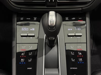 2026 Porsche Macan Base