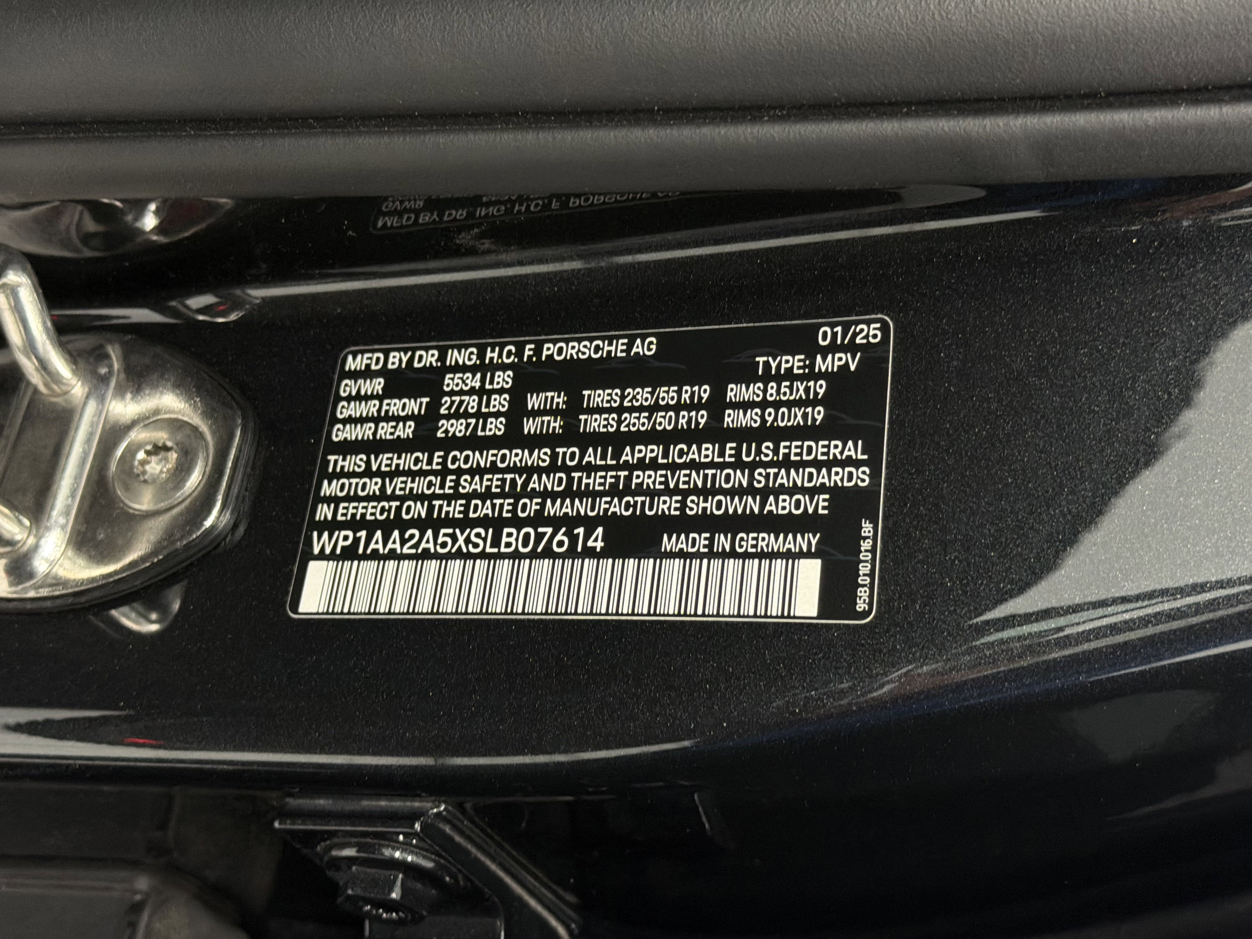 2025 Porsche Macan Base