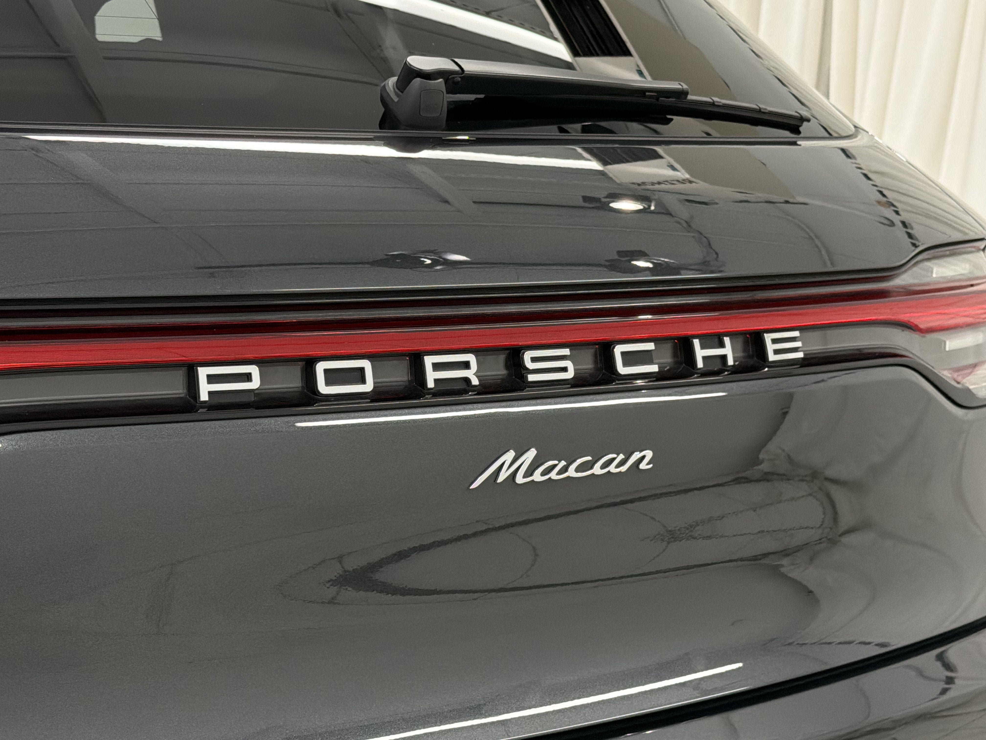 2025 Porsche Macan Base