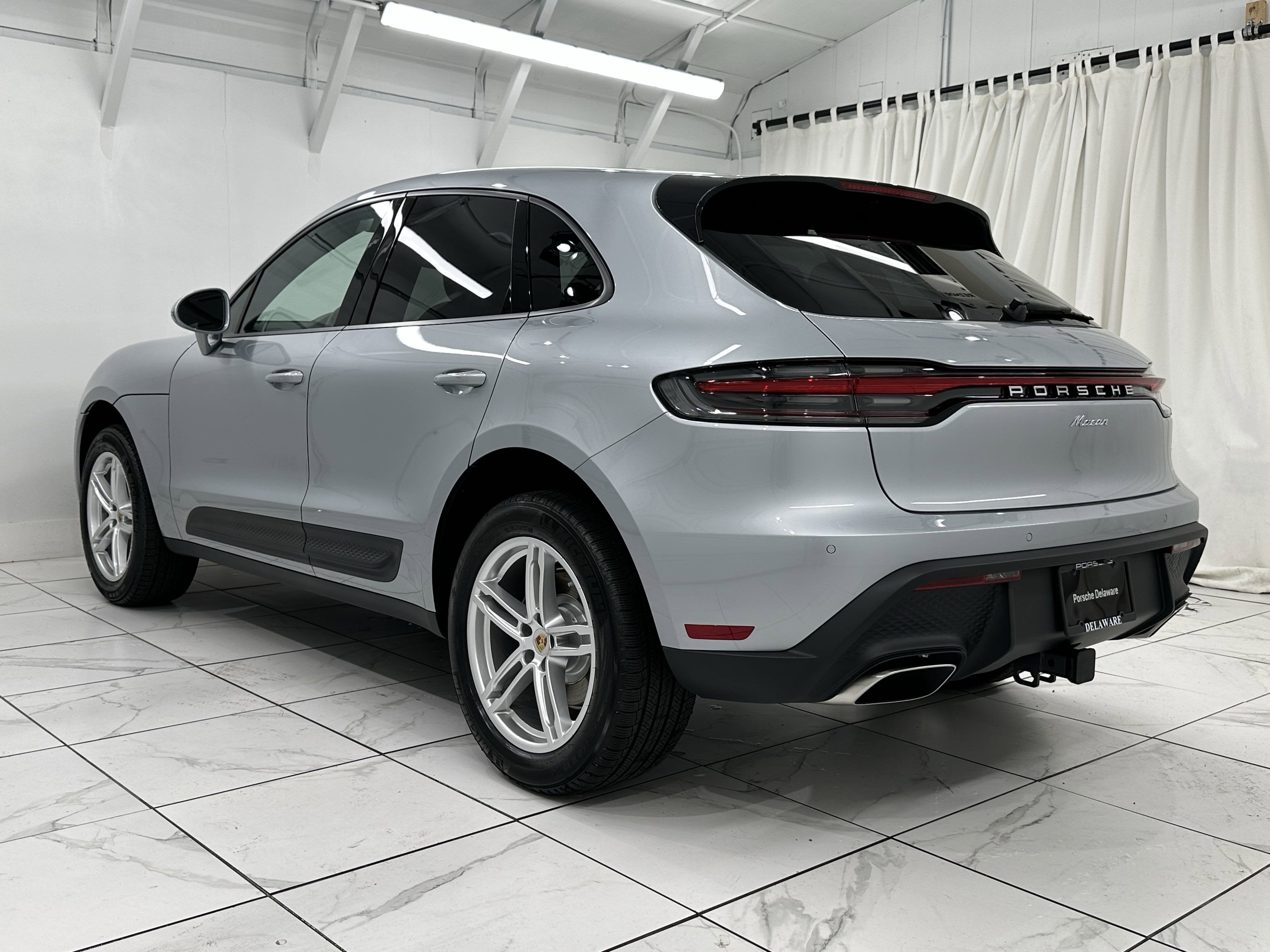 2025 Porsche Macan Base