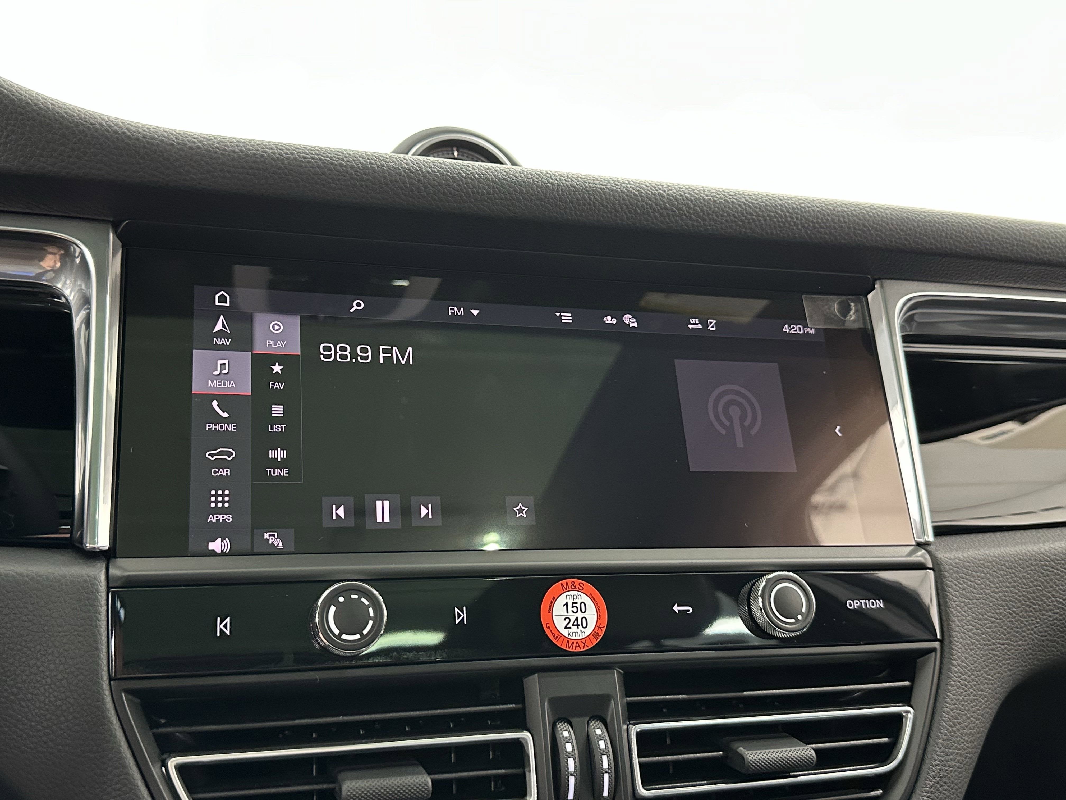 2025 Porsche Macan Base