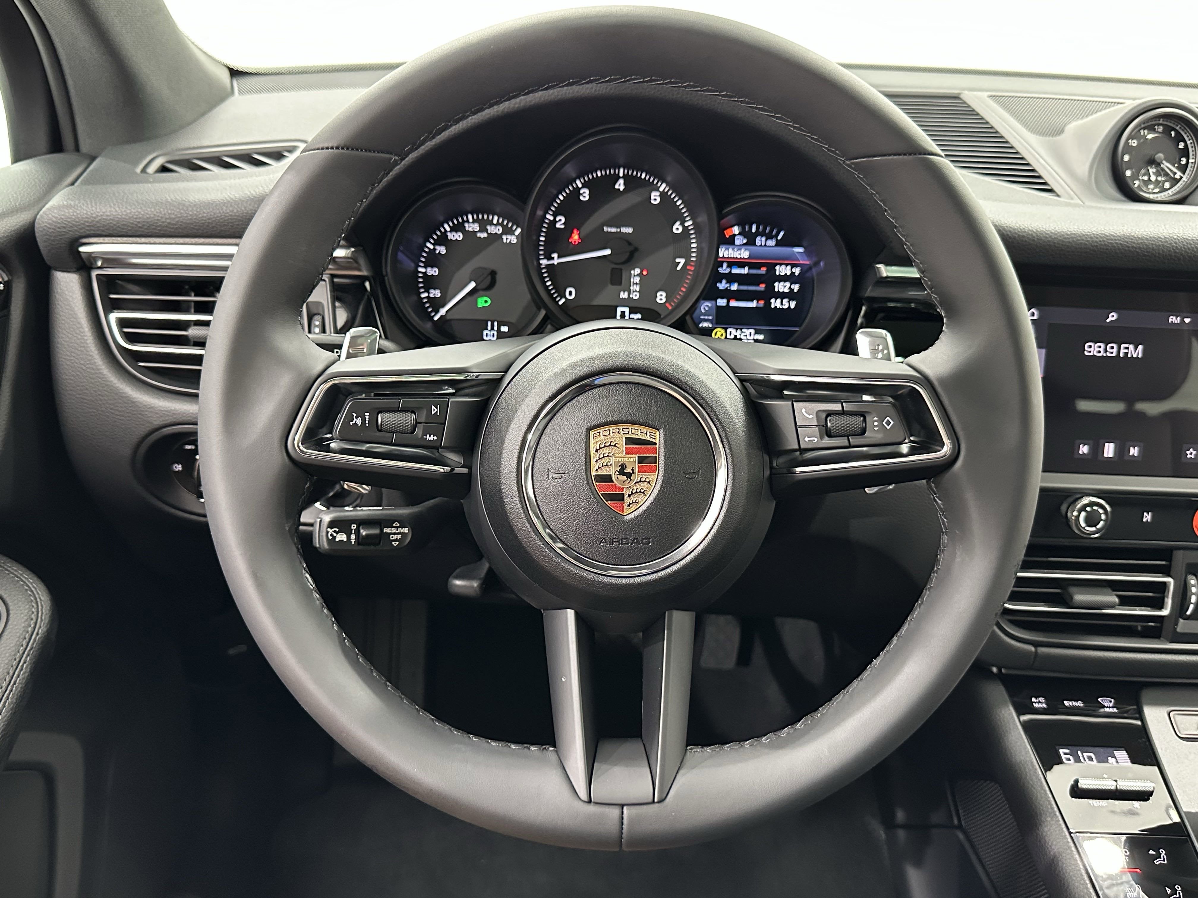 2025 Porsche Macan Base