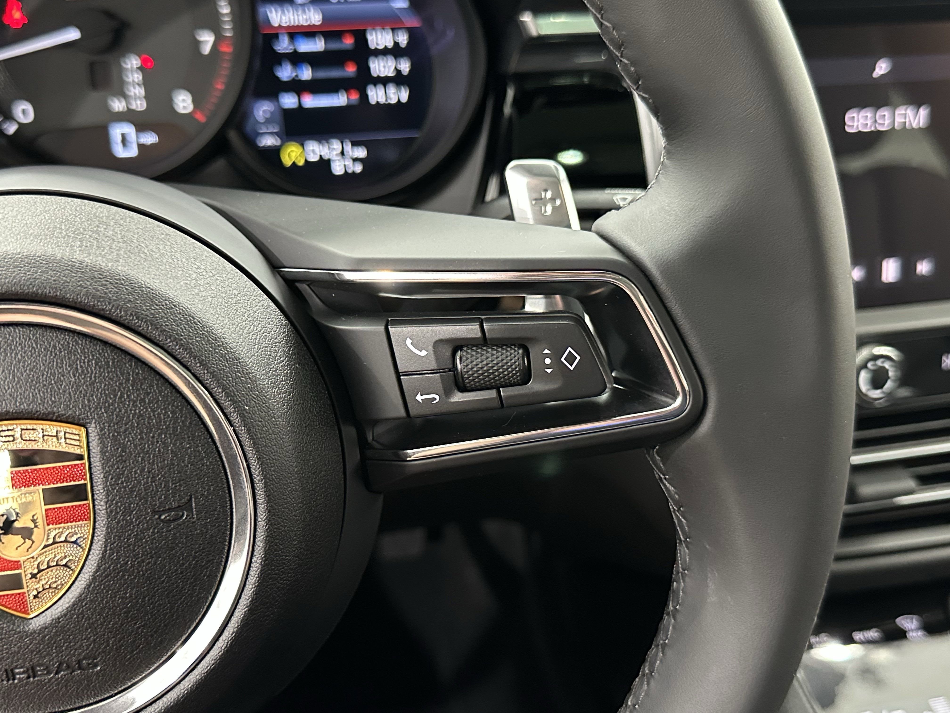 2025 Porsche Macan Base