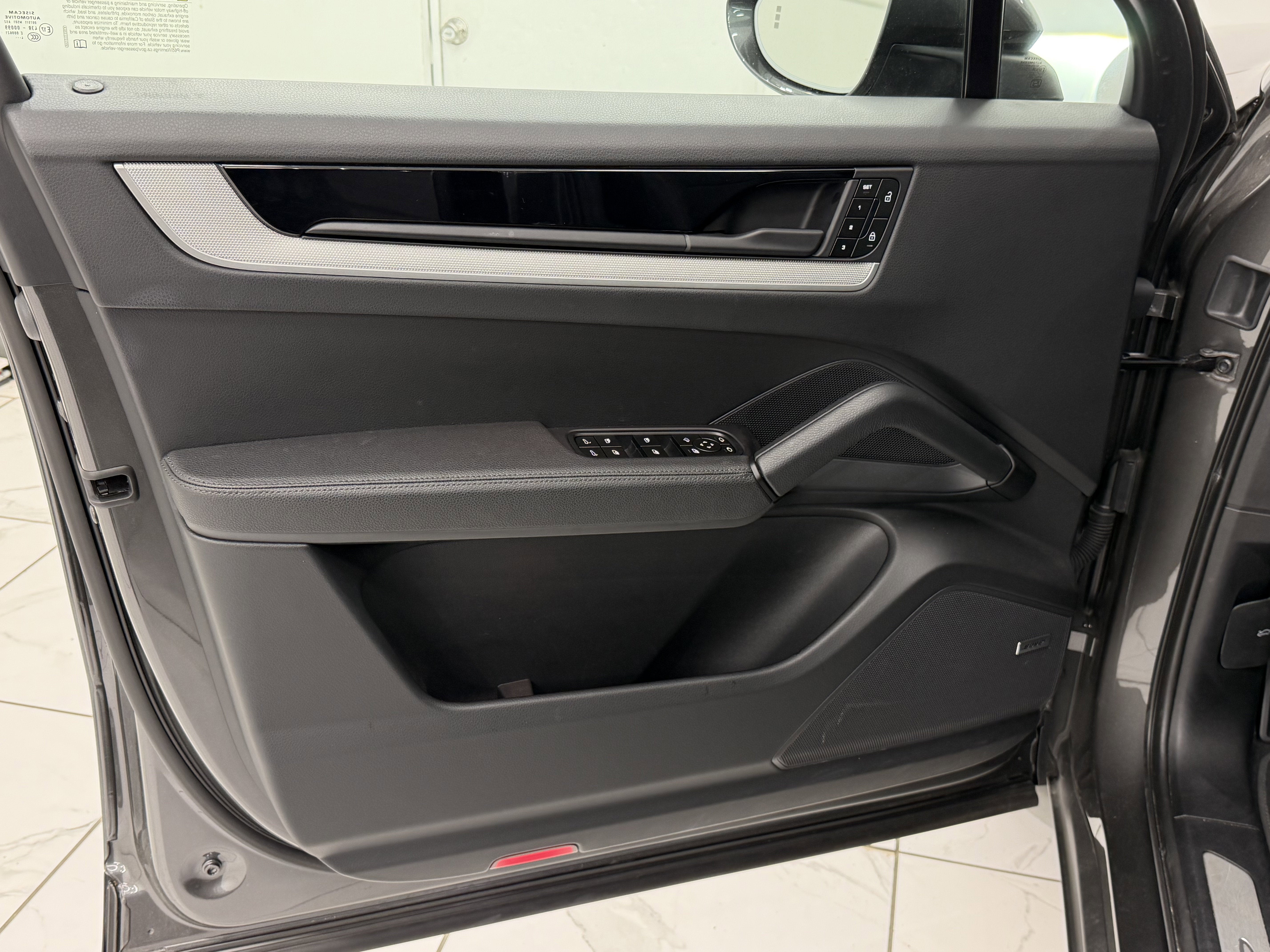 2025 Porsche Cayenne AWD