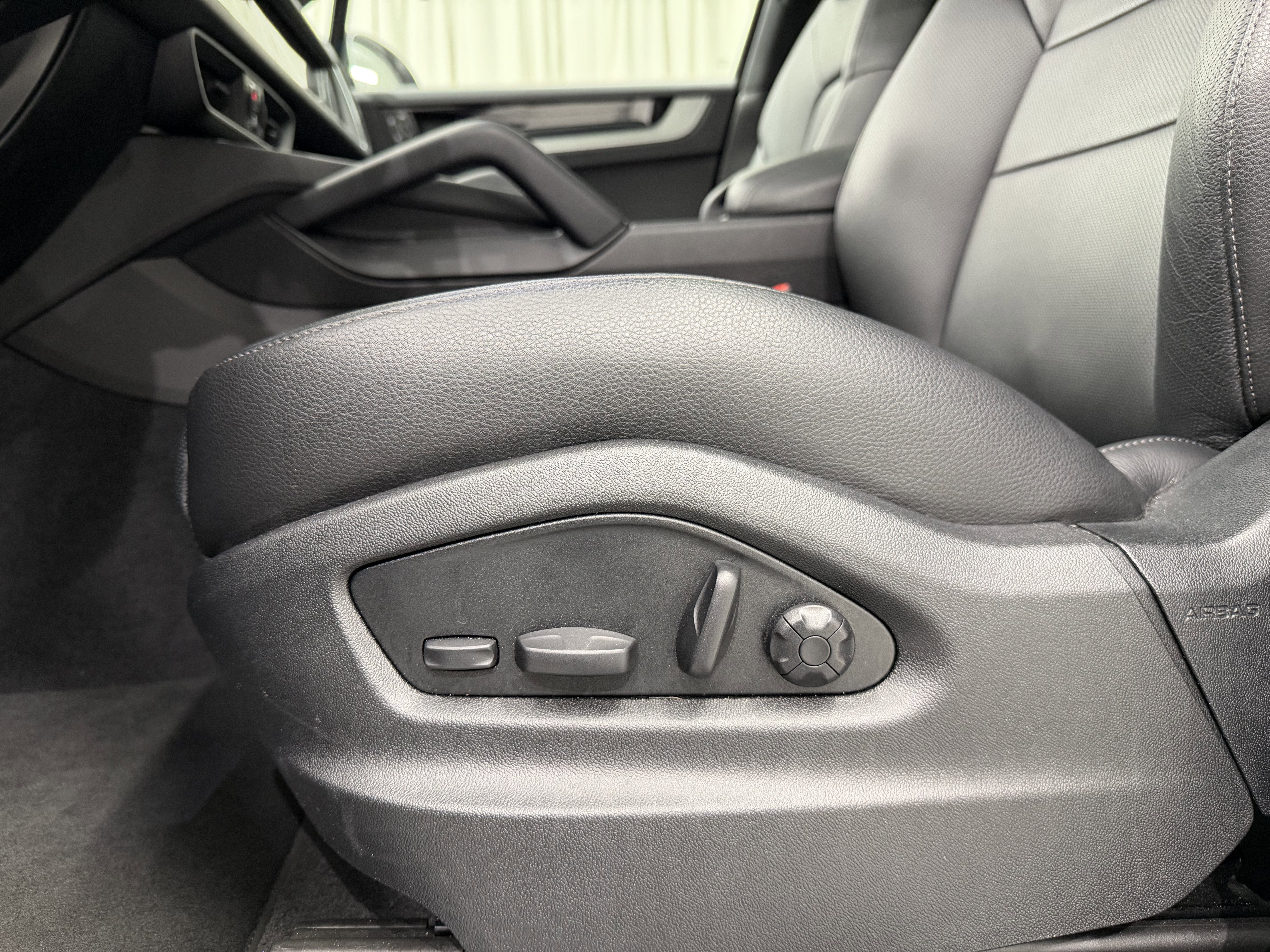 2025 Porsche Cayenne AWD