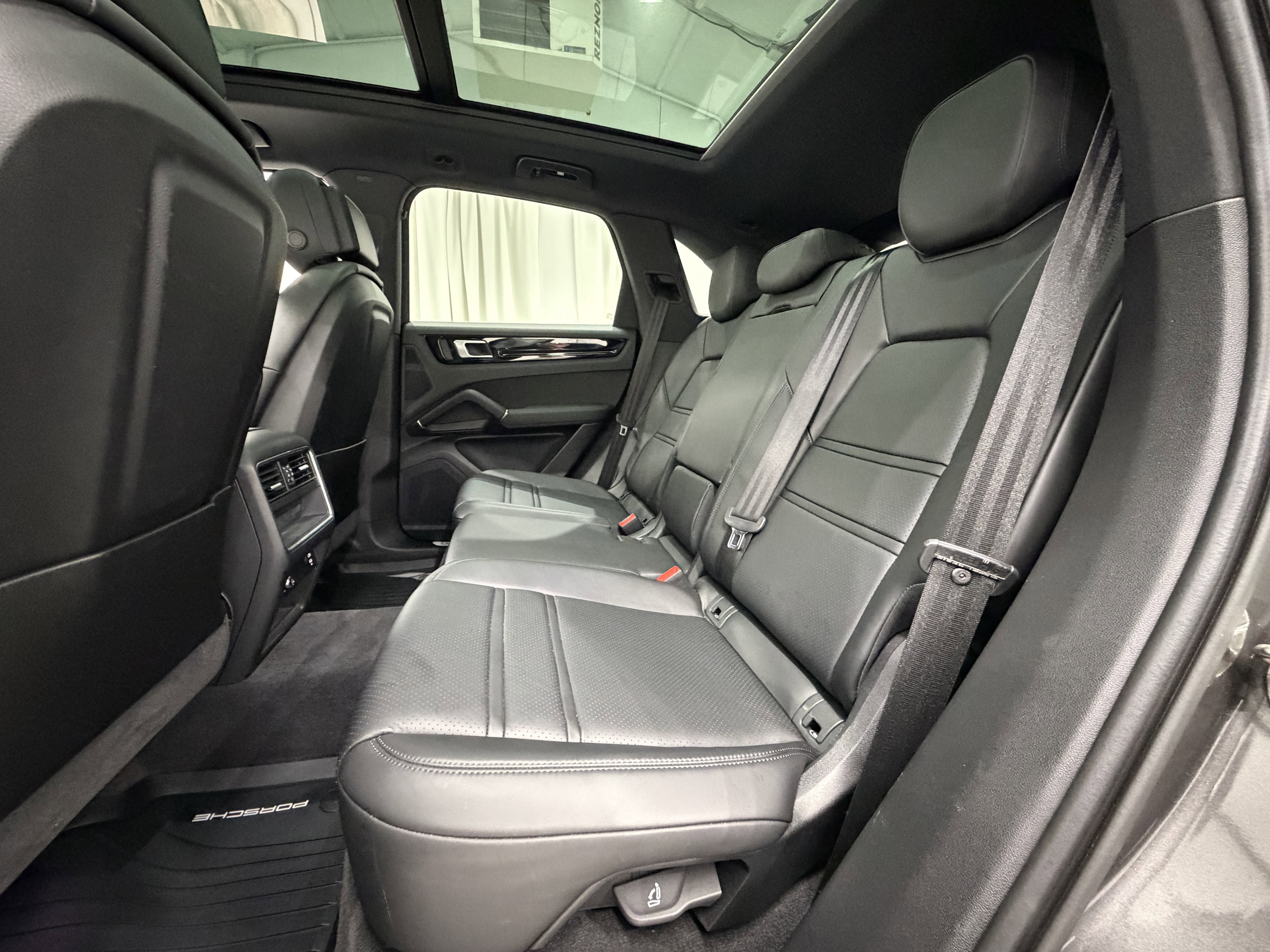 2023 Porsche Cayenne Base