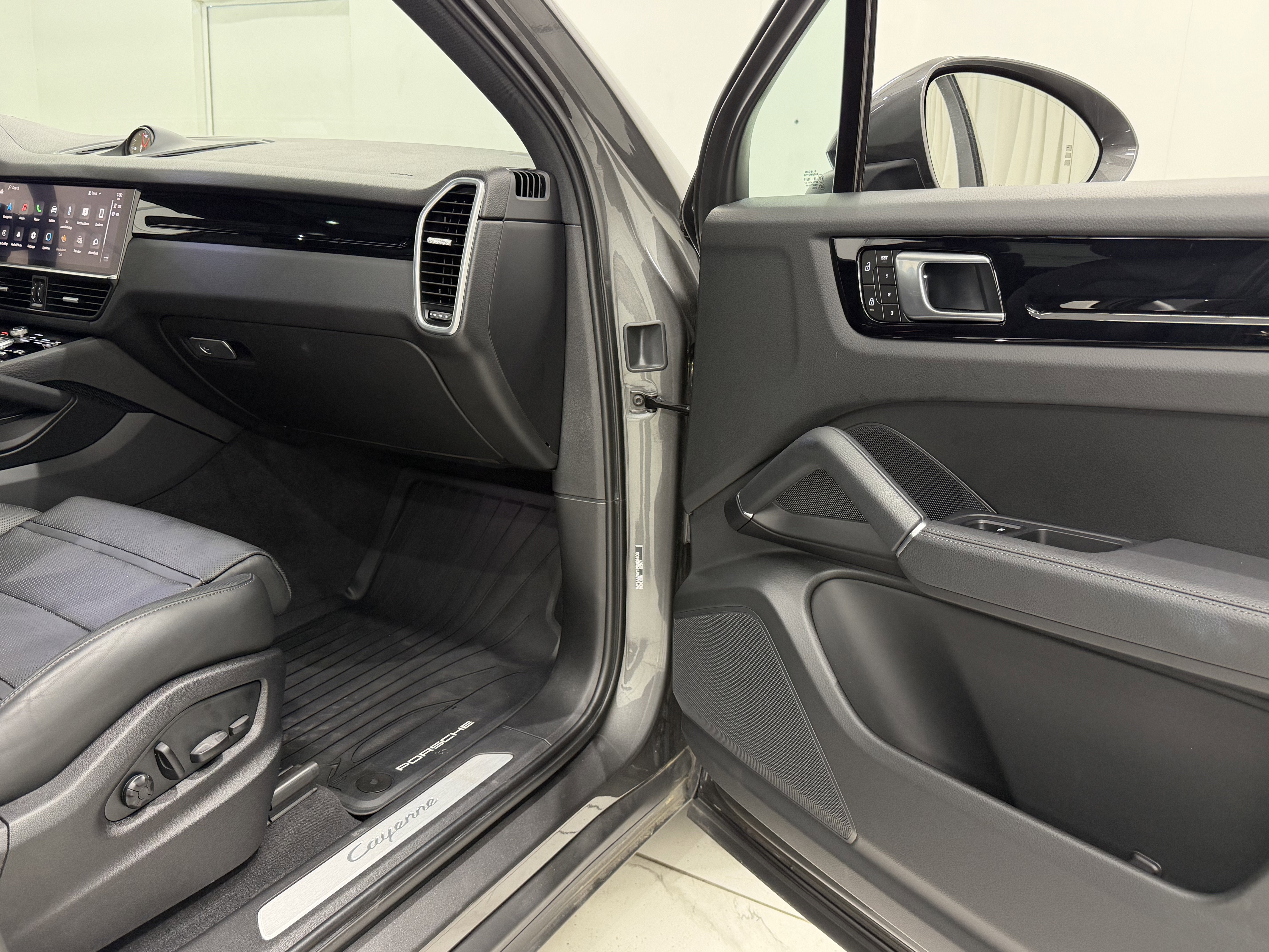 2023 Porsche Cayenne Base