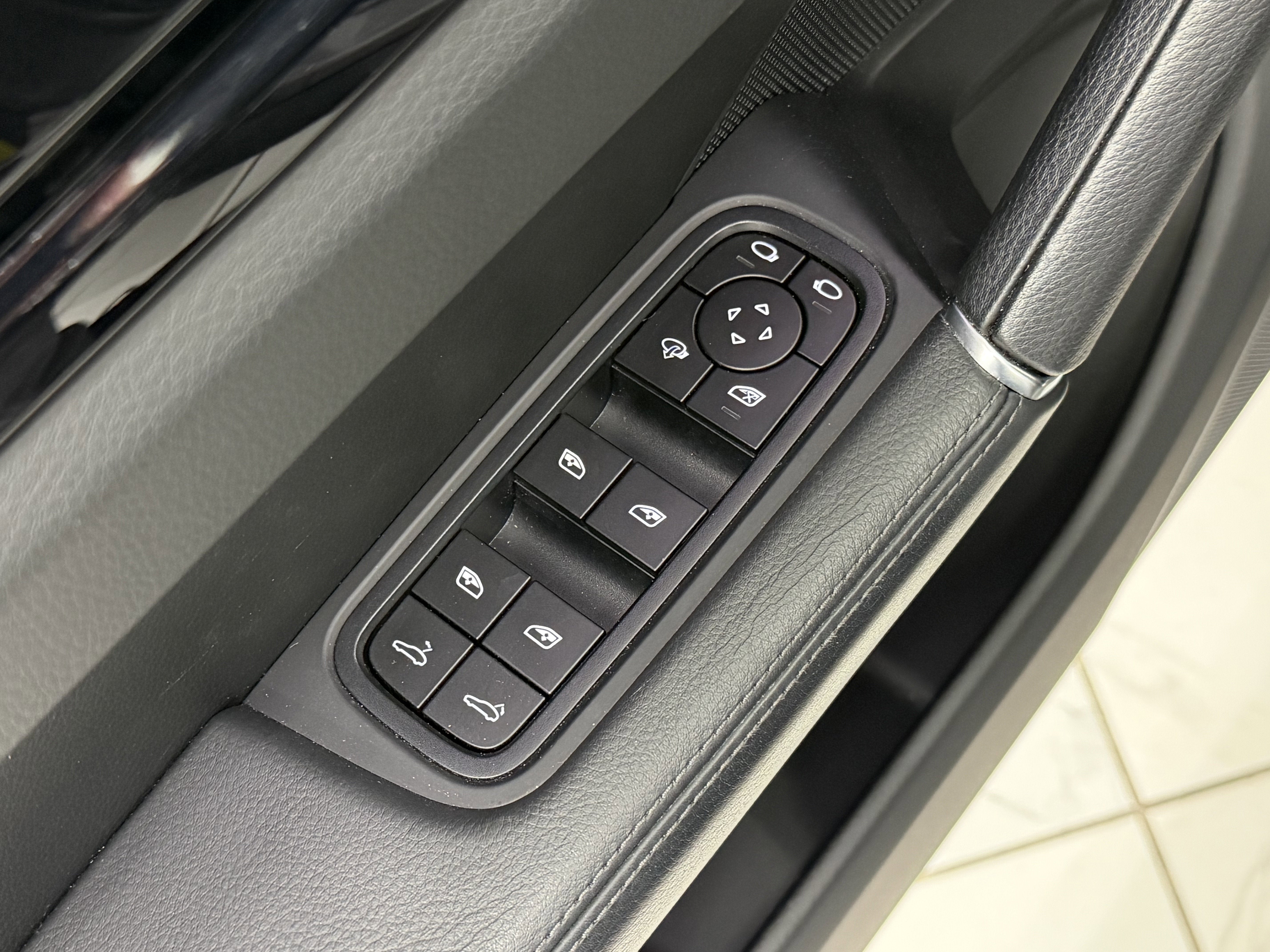 2023 Porsche Cayenne Base