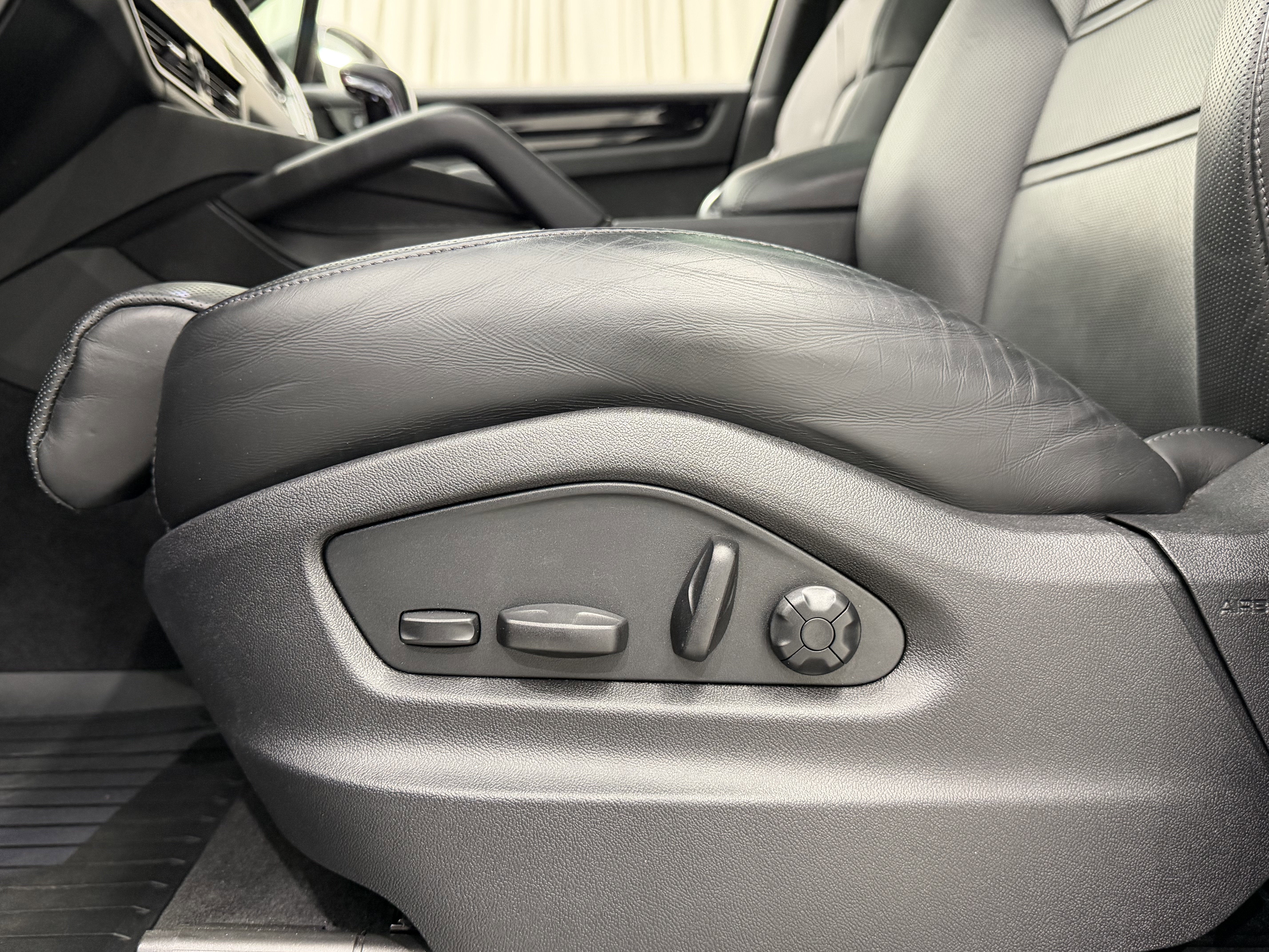 2023 Porsche Cayenne Base