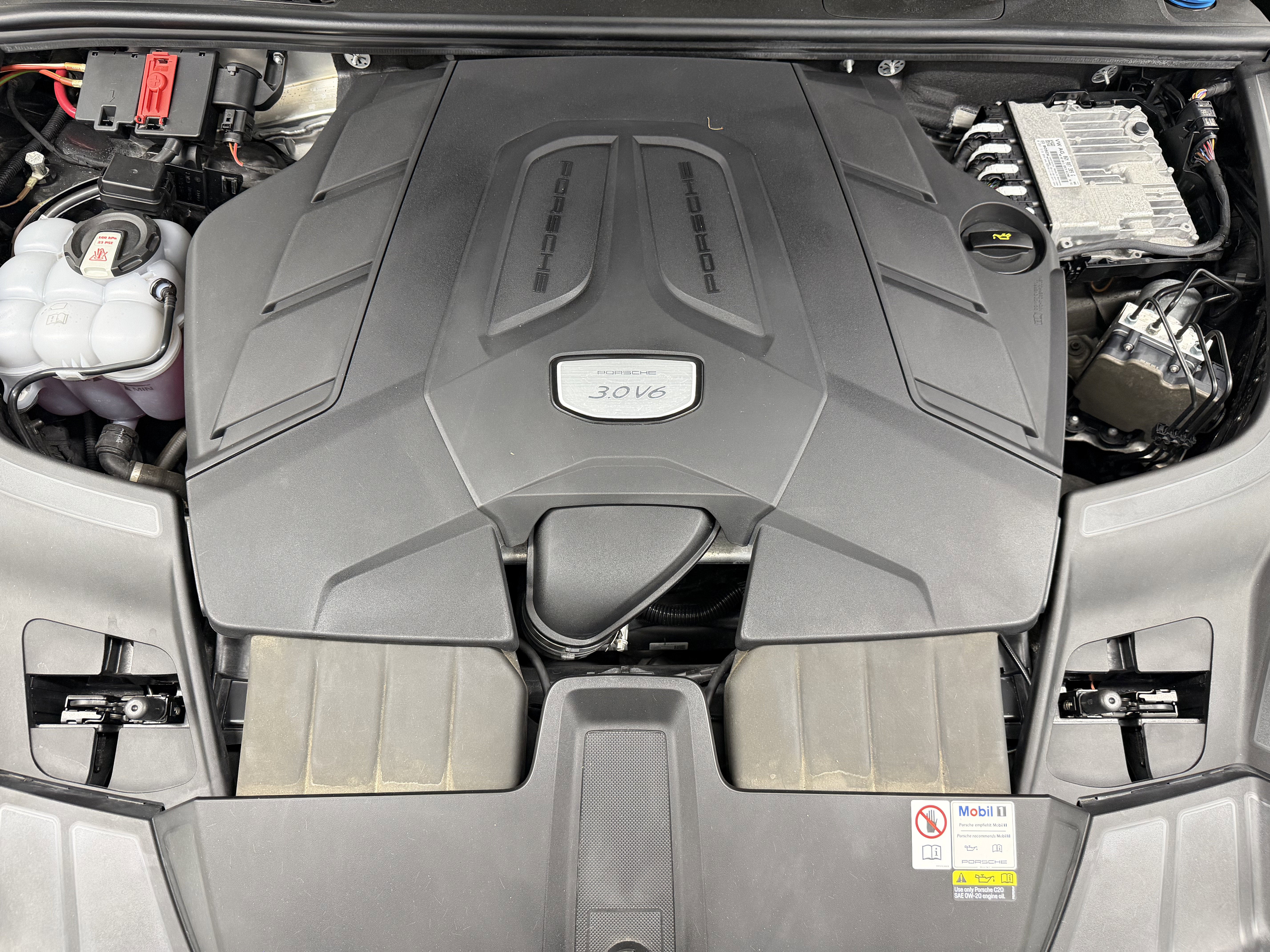 2023 Porsche Cayenne Base